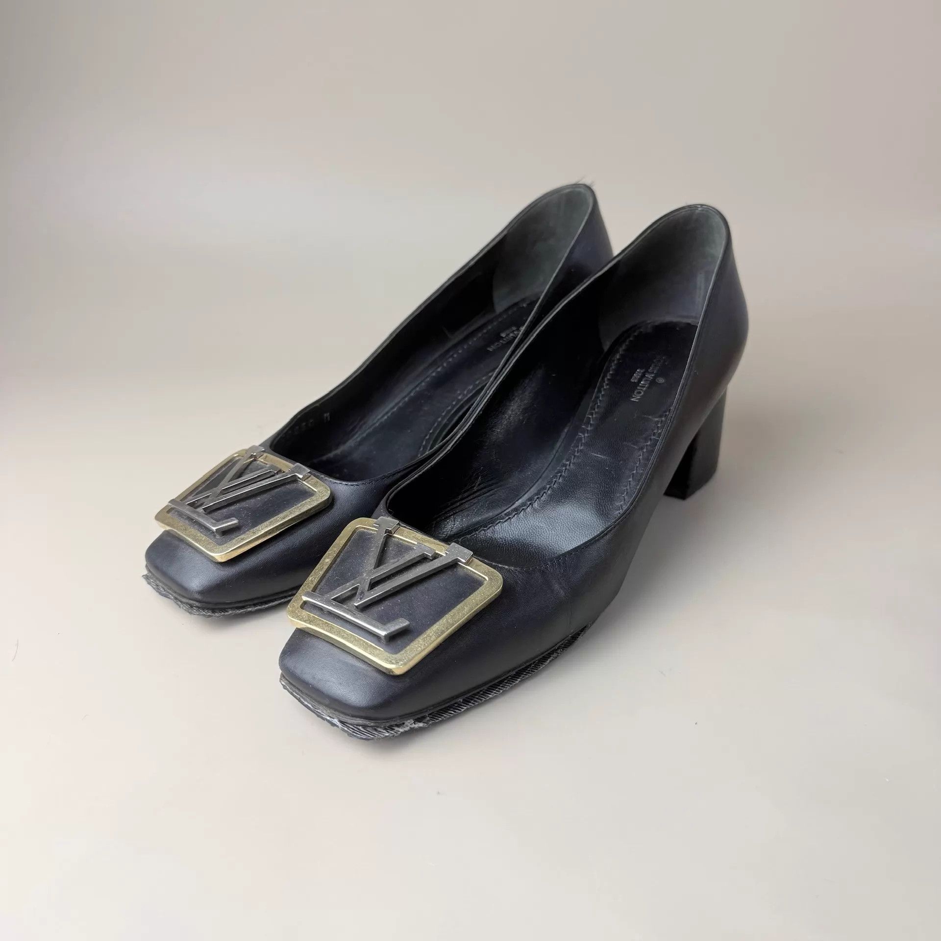Louis Vuitton LV Black Gold Logo Square Buckle Heels 38 Size US 7.5 / IT 37.5 - 1 Thumbnail