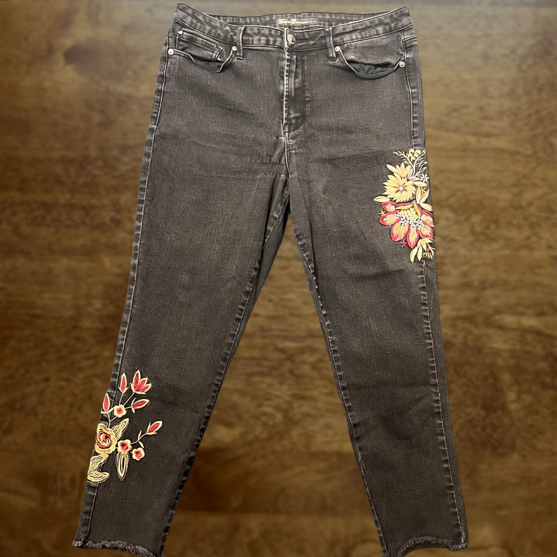 Vintage Y2K Seven7 High Rise Ankle Skinny Jeans Womens 16 Black Floral Embroidered Denim Size 38" / US 16 / IT 52 - 1 Thumbnail
