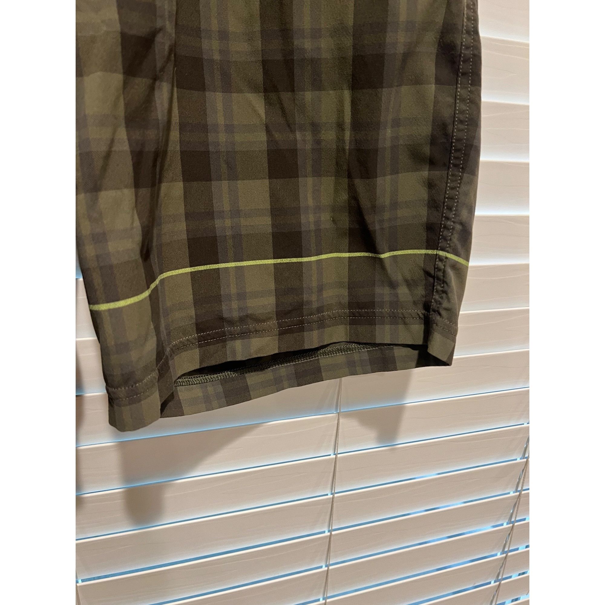 Lululemon Vintage Lululemon Mens Shorts - Size 38 Size US 38 / EU 54 - 2 Thumbnail