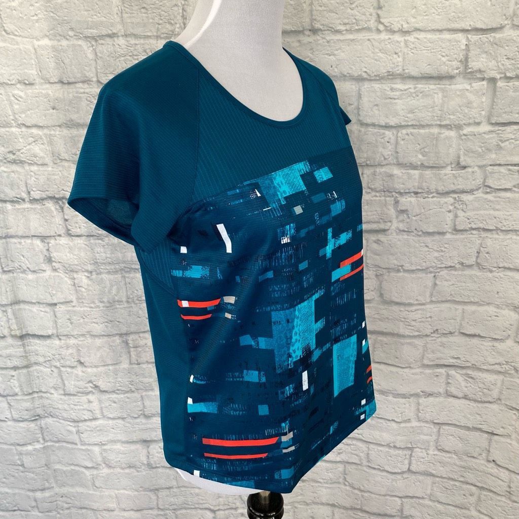 Under Armour Under armour women M fitted heat gear athletic top w/cutout Size M / US 6-8 / IT 42-44 - 5 Thumbnail
