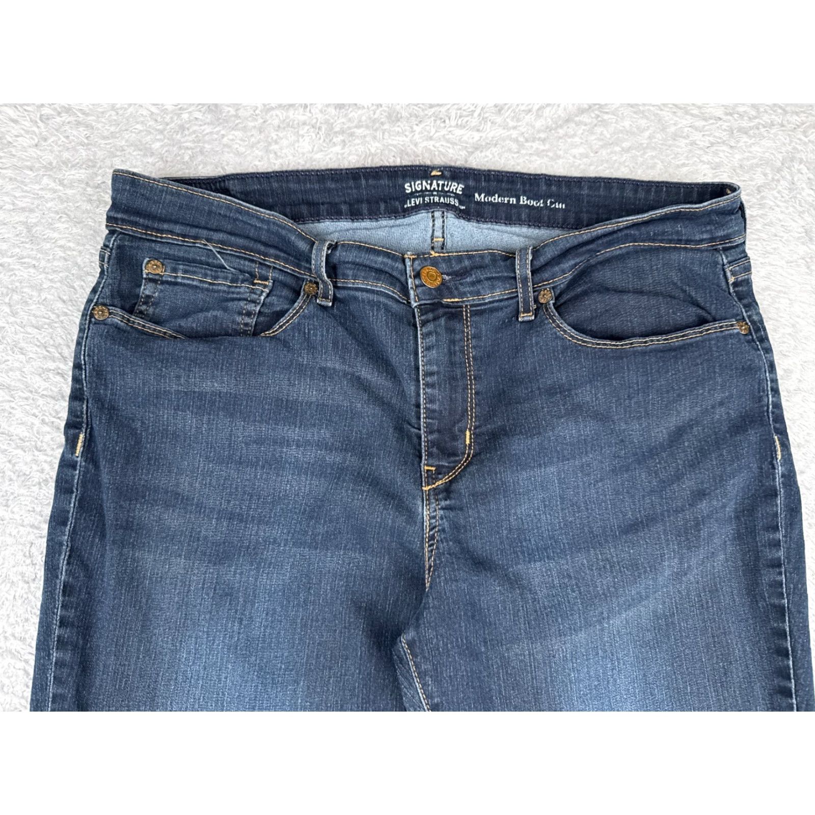 Levi's Levis Jeans Women 18 Blue Denim Mid Rise Bootcut 34x30 Regular Cotton Blend 5-Pocket Design Size 40" / US 18 - 4 Thumbnail