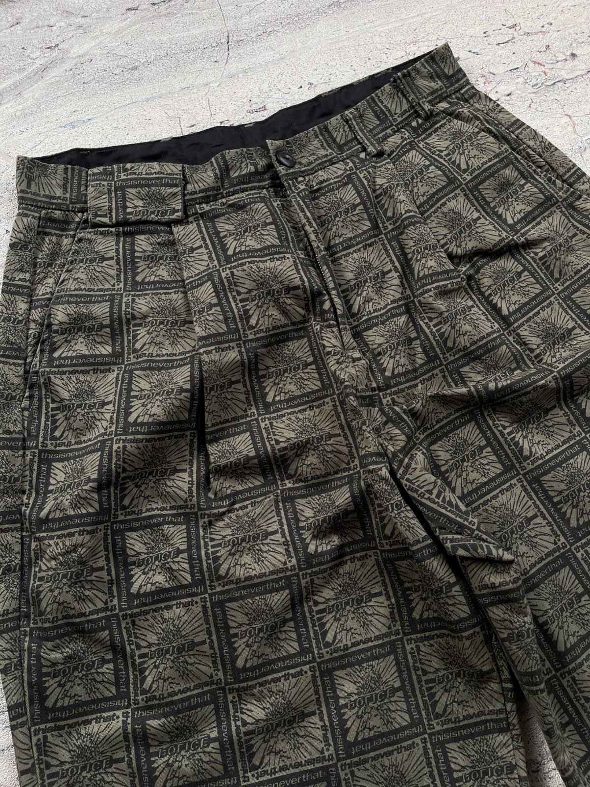 thisisneverthat Thisisneverthat all over print police pants Size US 31 - 3 Thumbnail