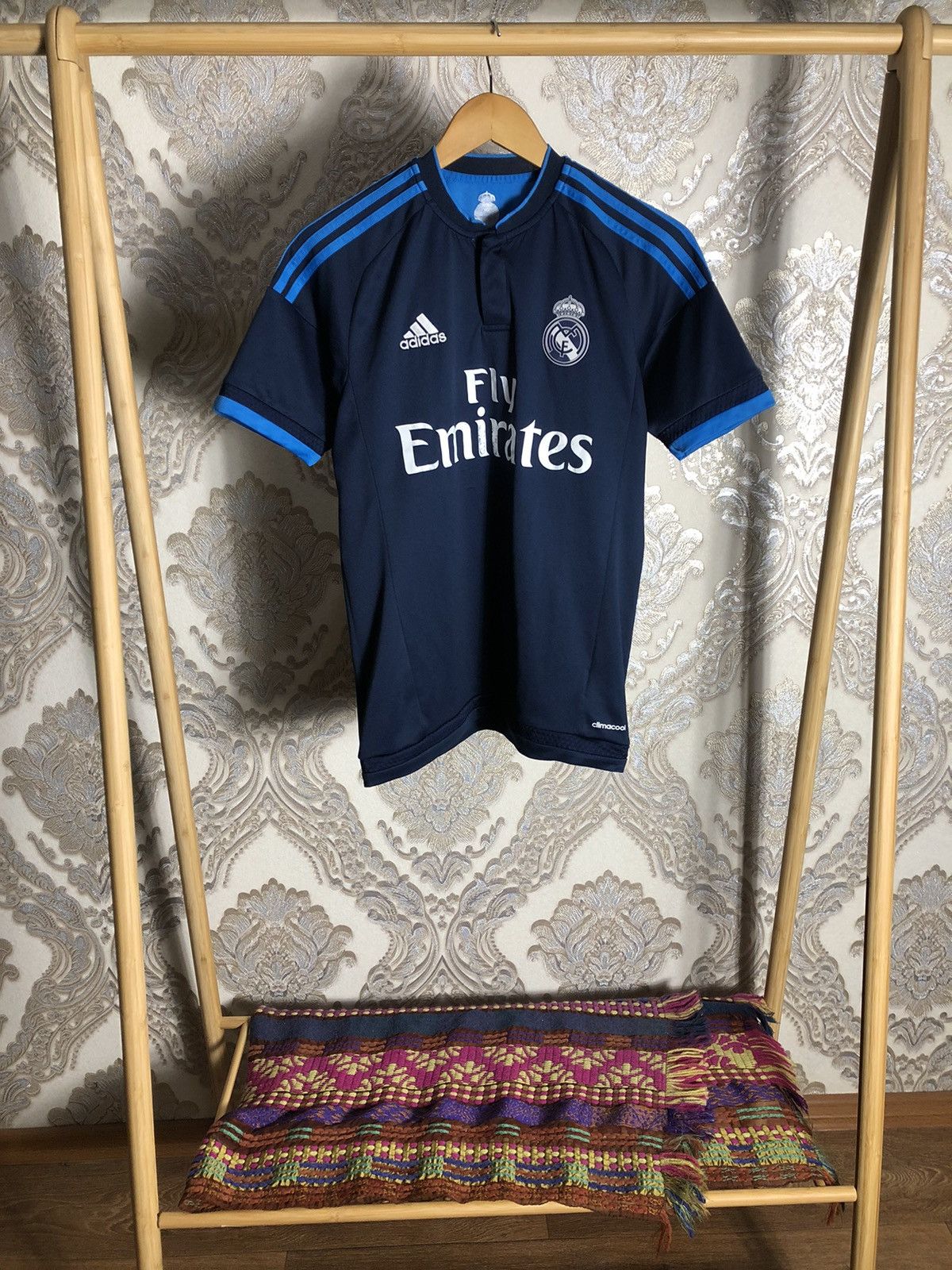 Adidas VINTAGE ADIDAS FC REAL MADRID SPAIN SOCCER JERSEY RETRO Y2K Size US S / EU 44-46 / 1 - 1 Thumbnail