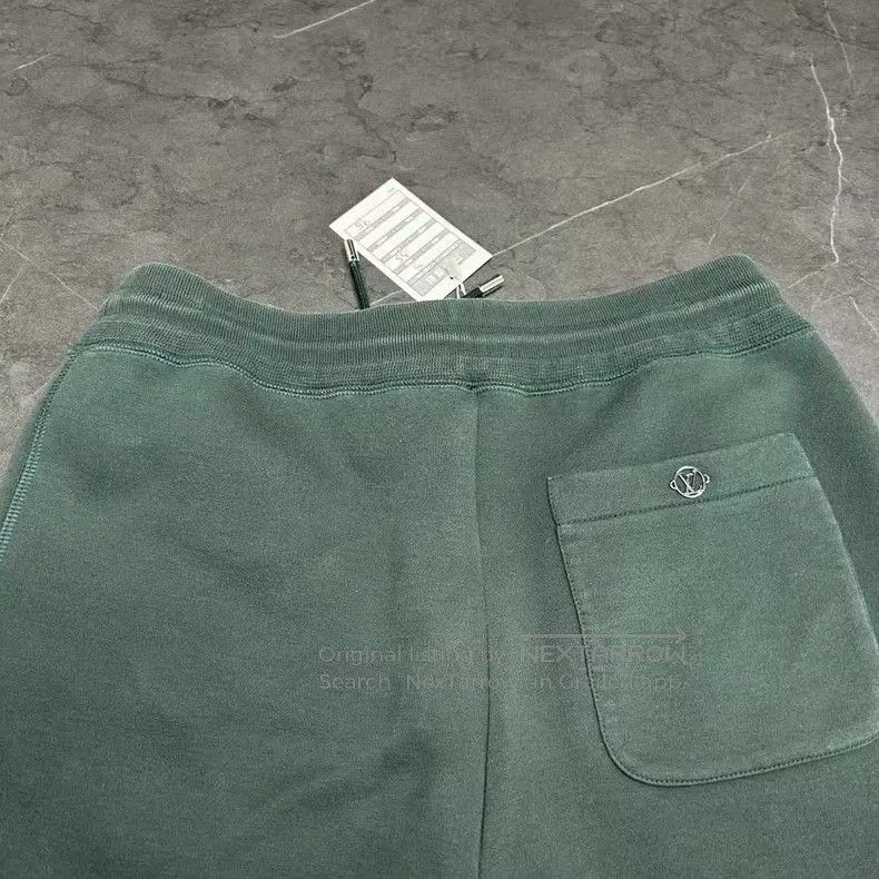 Louis Vuitton louis vuitton metal logo jogger pants size s. Size US 26 / EU 42 - 5 Thumbnail