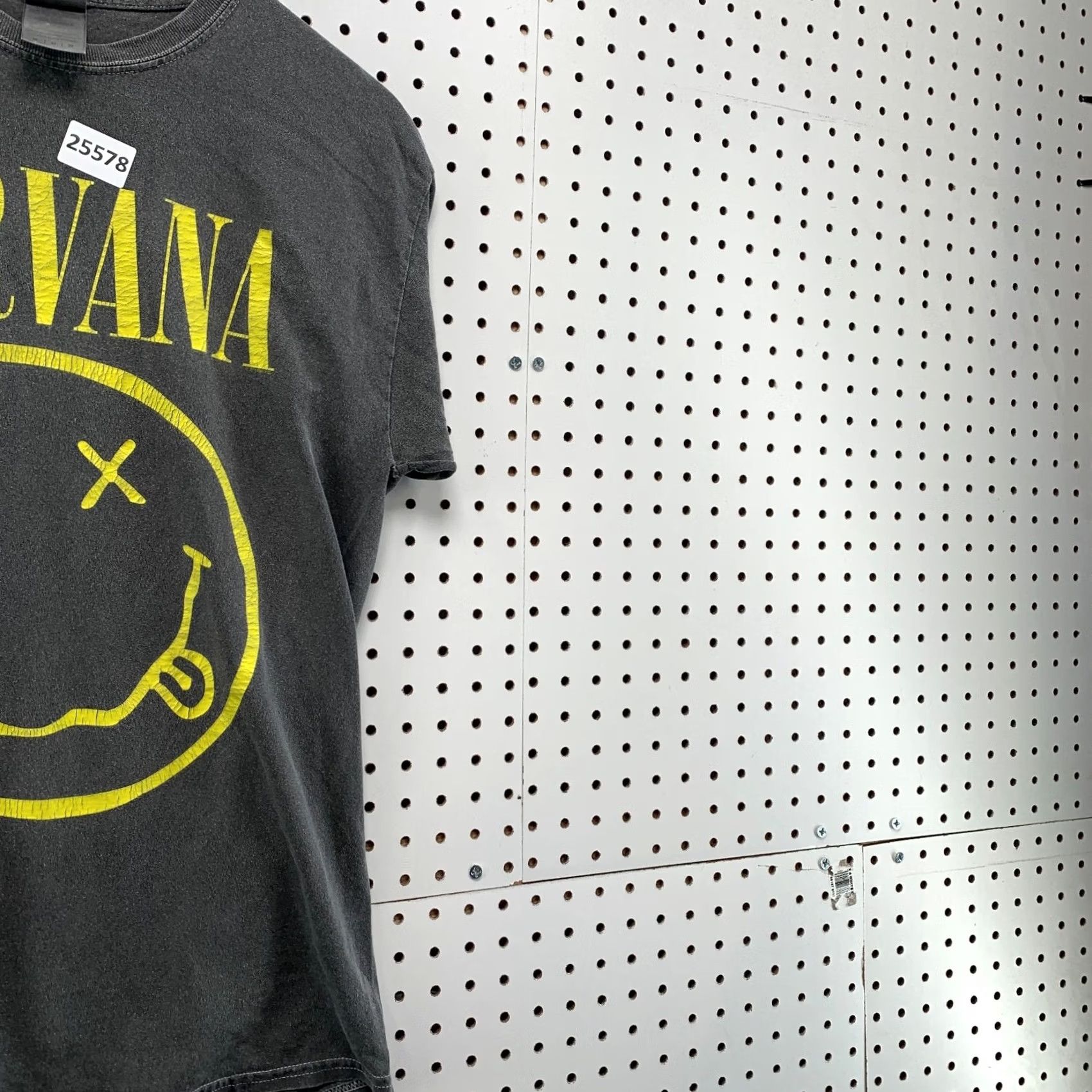 Gildan Nirvana Shirt Faded Gray Yello wSmiley Face Music Band Tee Mens Medium Size US M / EU 48-50 / 2 - 4 Thumbnail