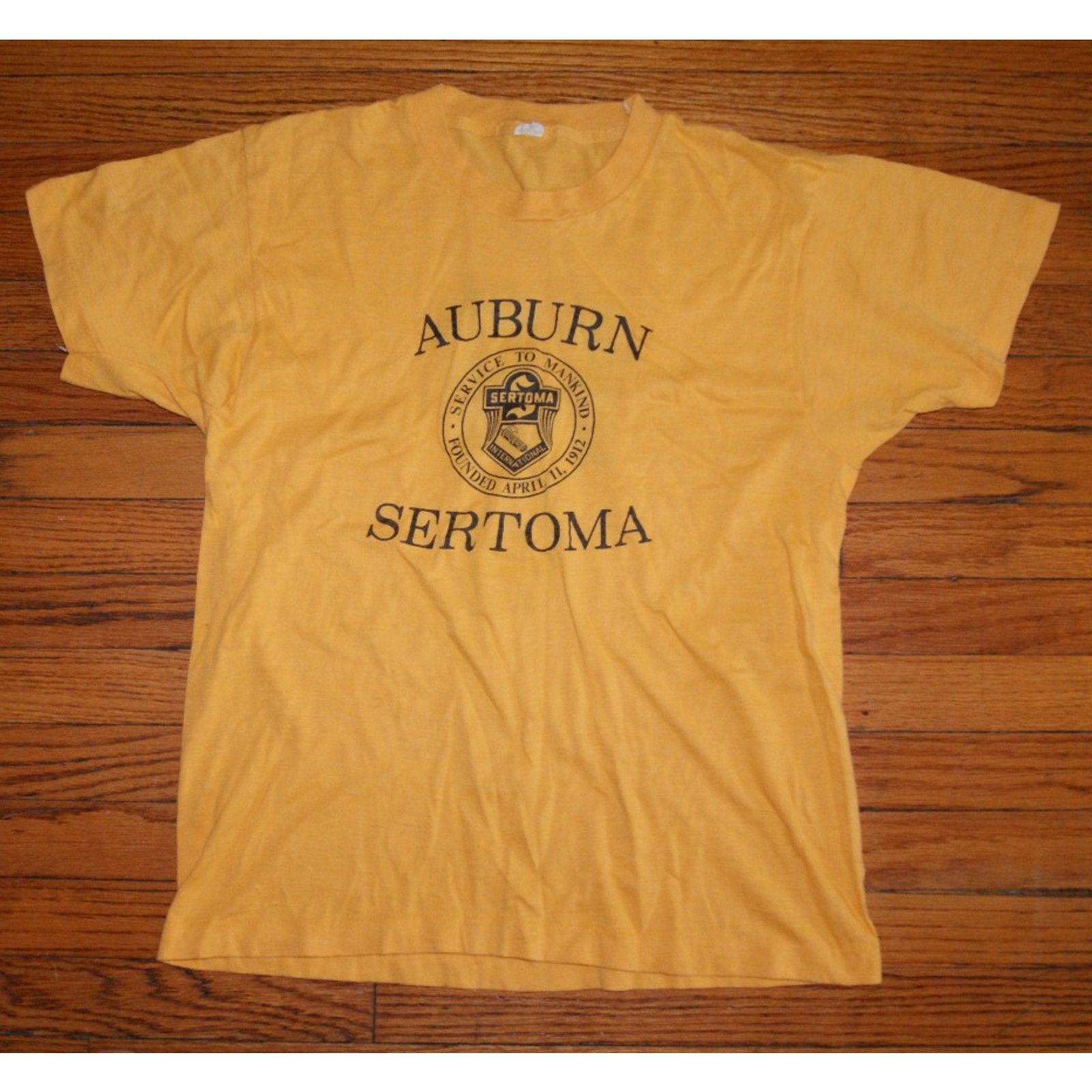 Vintage VTG Auburn Sertoma Service Mankind Yellow L TShirt USA Size US L / EU 52-54 / 3 - 1 Thumbnail