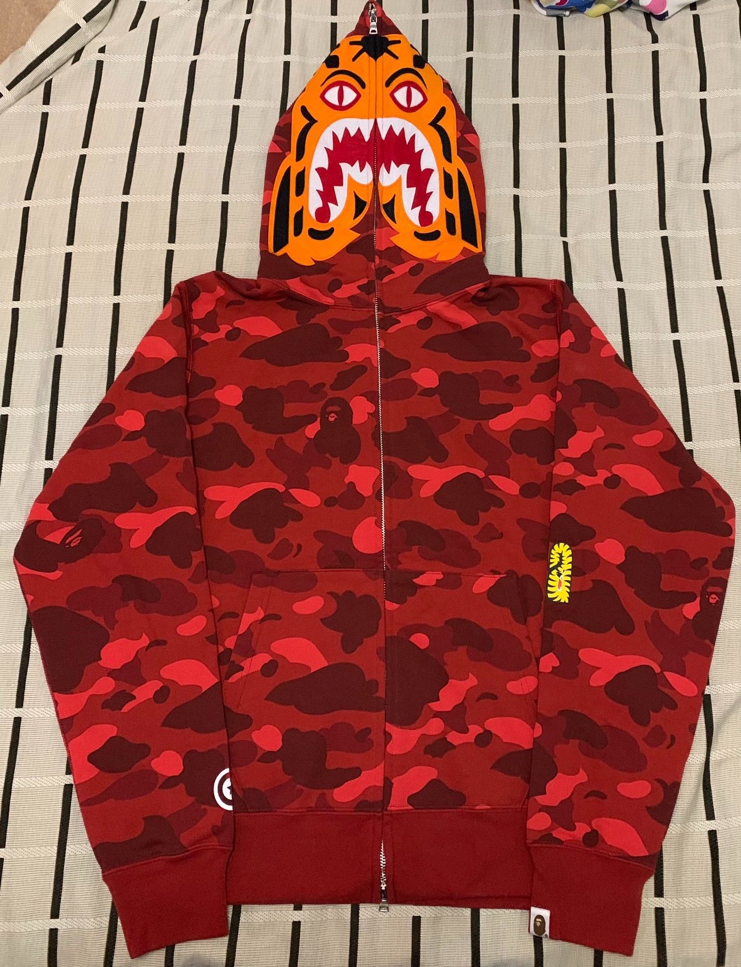 Bape Bape Tiger Camo Red Light Jacket L Men Size US L / EU 52-54 / 3 - 1 Thumbnail