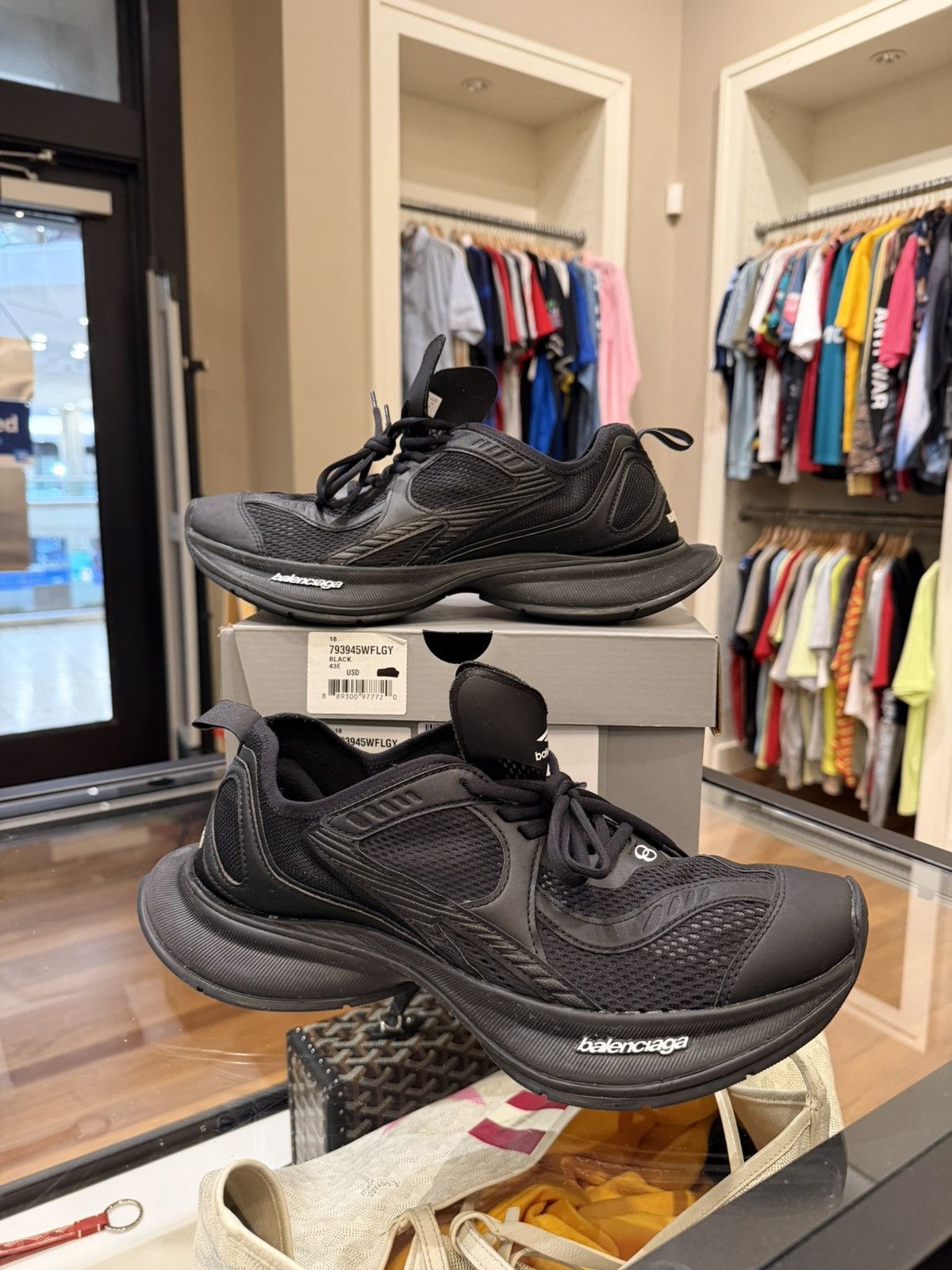 Balenciaga Balenciaga Circuit Low Top Sneaker -Black Size US 10 / EU 43 - 1 Thumbnail