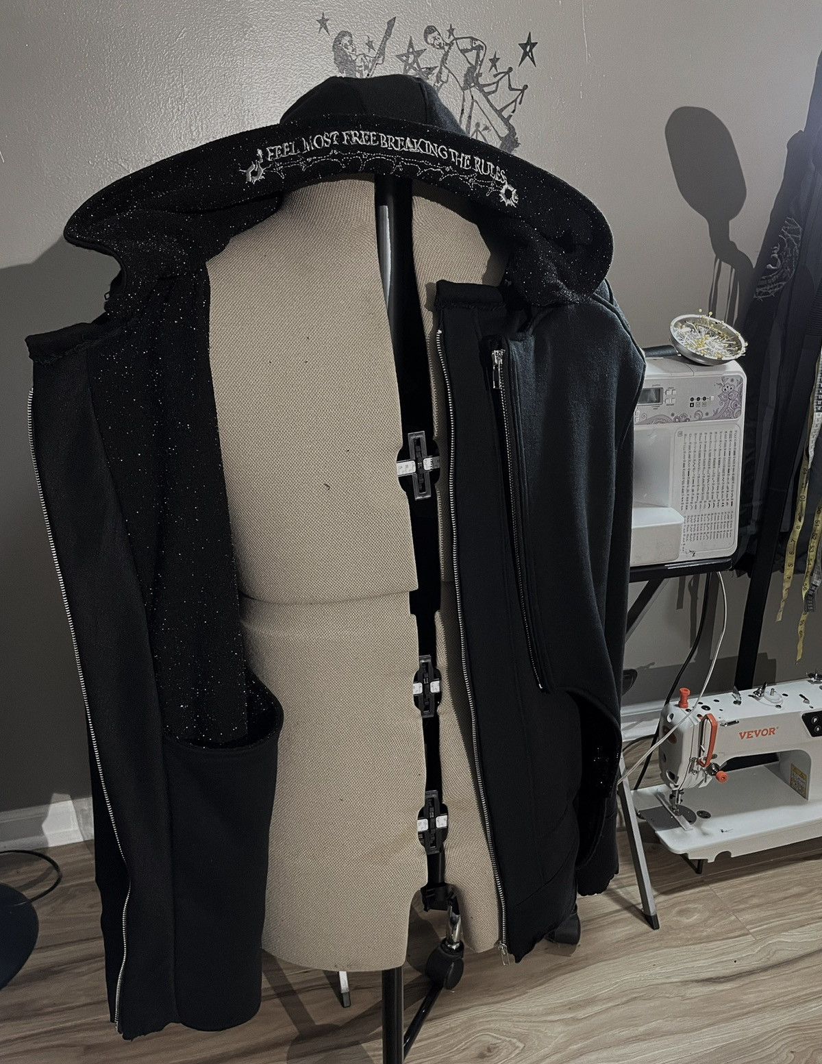 Designer CALM DOWN Clothing Holster Hoodie Size US L / EU 52-54 / 3 - 7 Thumbnail