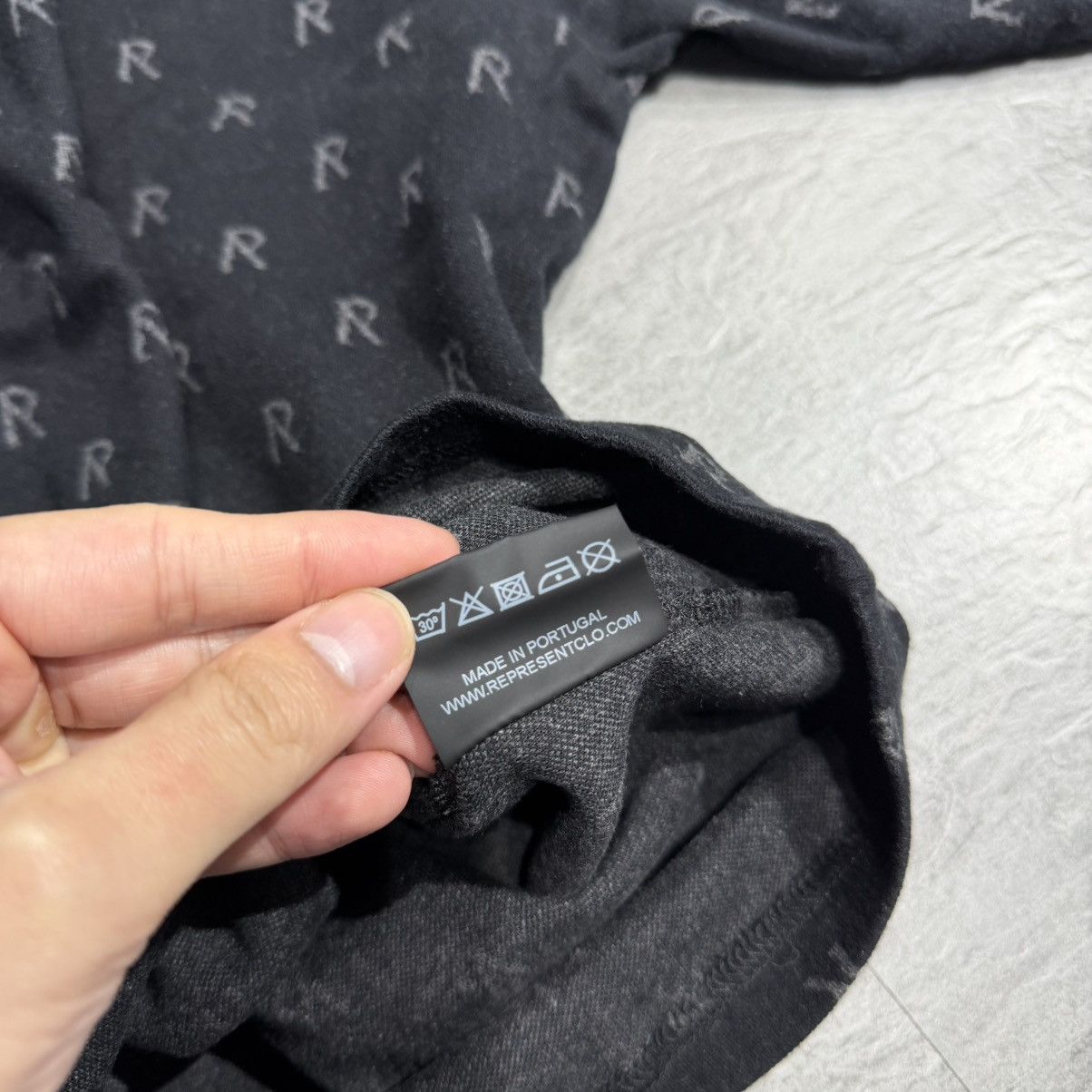 Represent Clo. Represent Intarsia Initial T-Shirt Size US L / EU 52-54 / 3 - 6 Thumbnail
