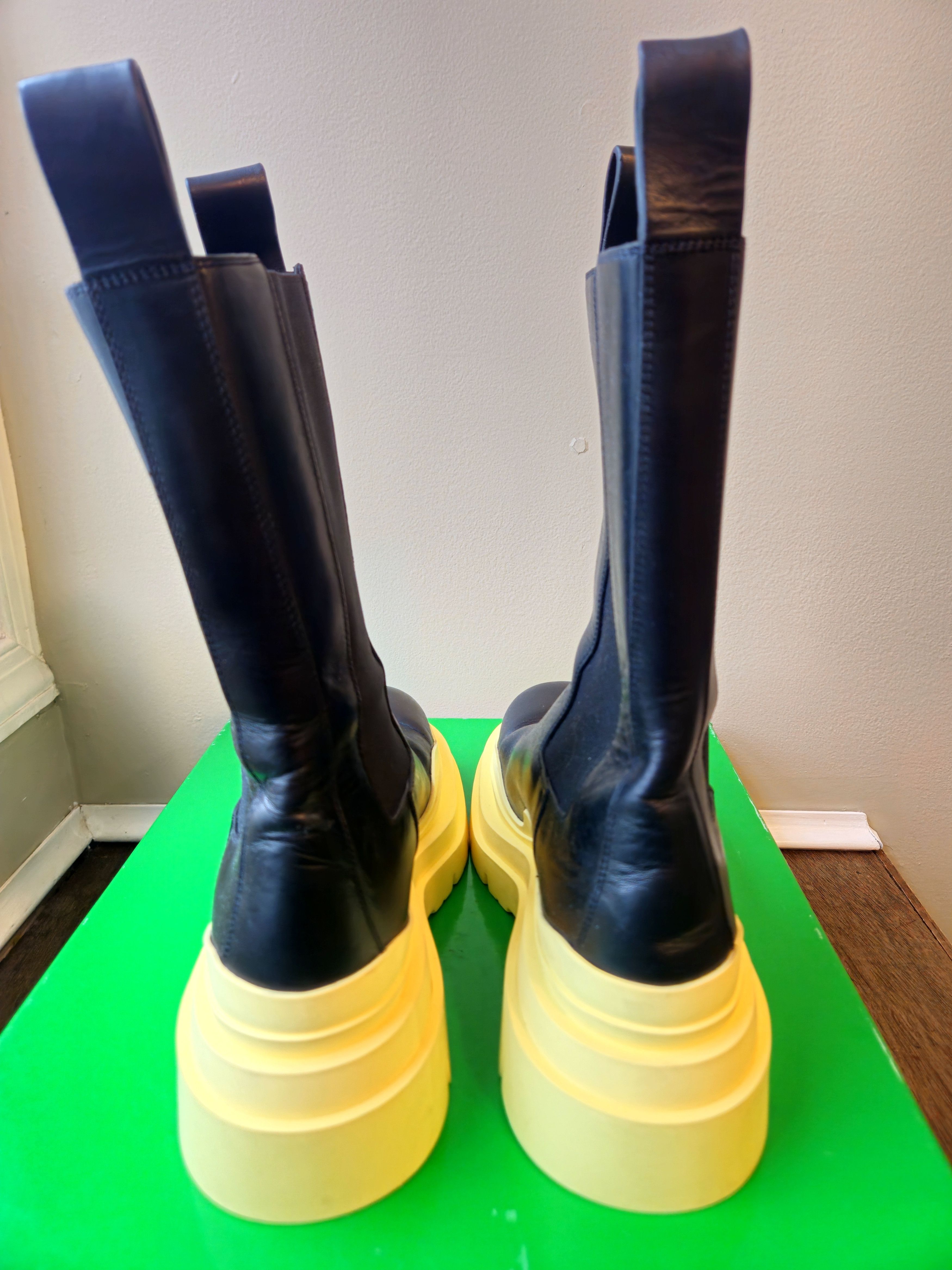 Bottega Veneta Bottega Veneta Women's Tire Size 9.5 Leather Chelsea Boots Size US 9.5 / IT 39.5 - 6 Thumbnail