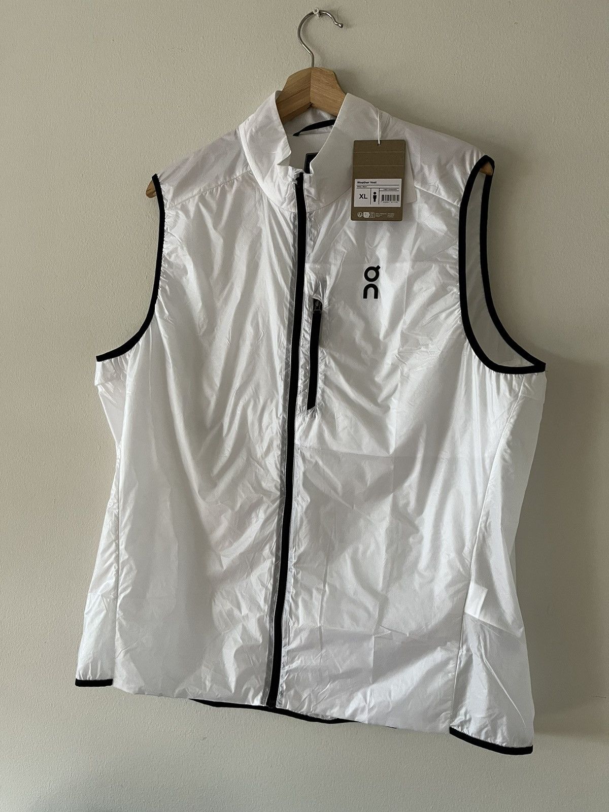On On Cloud On Weather Vest White and black jacket Size US XL / EU 56 / 4 - 2 Thumbnail