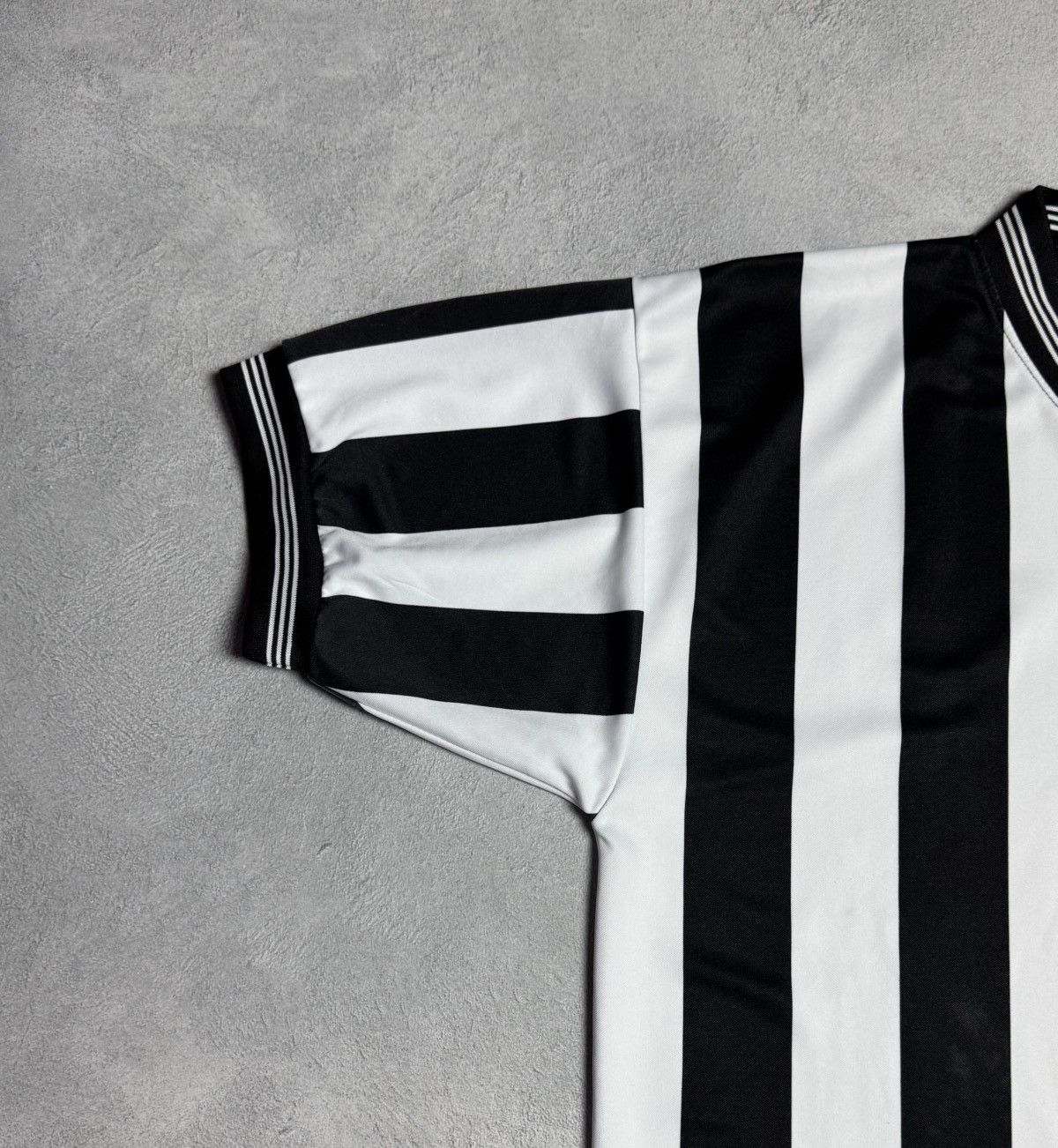 Other Newcastle United 1983 1986 Home Shirt Soccer Jersey Size US M / EU 48-50 / 2 - 5 Thumbnail