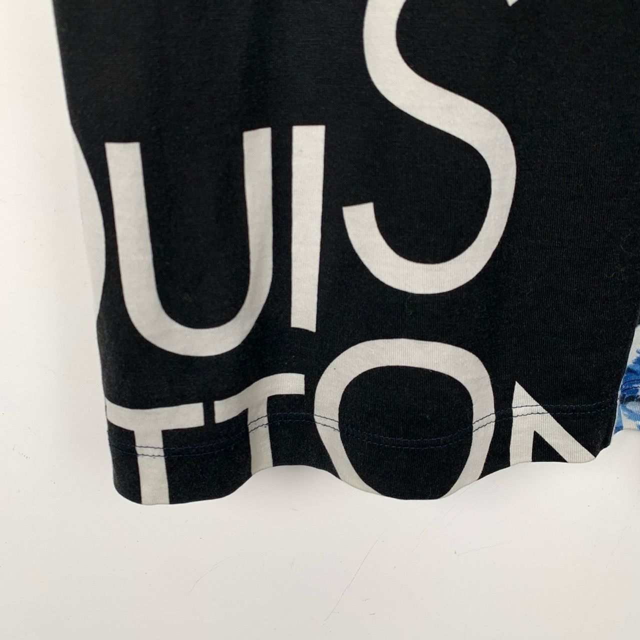 Louis Vuitton Louis Vuitton Logo and Planet Print Cotton Short-Sleeve T-Sh Size US S / EU 44-46 / 1 - 5 Thumbnail