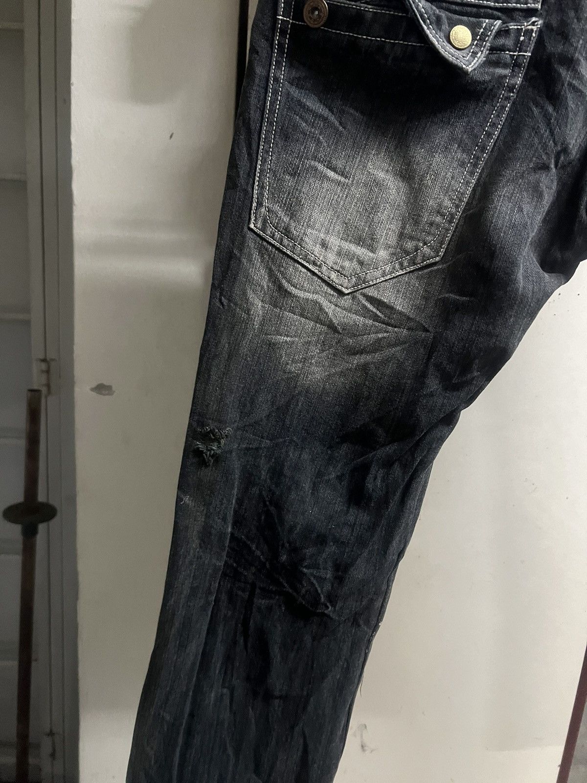 Japanese Brand × Vintage THRASHED RIPPED DENIM PANT Size US 33 - 14 Thumbnail