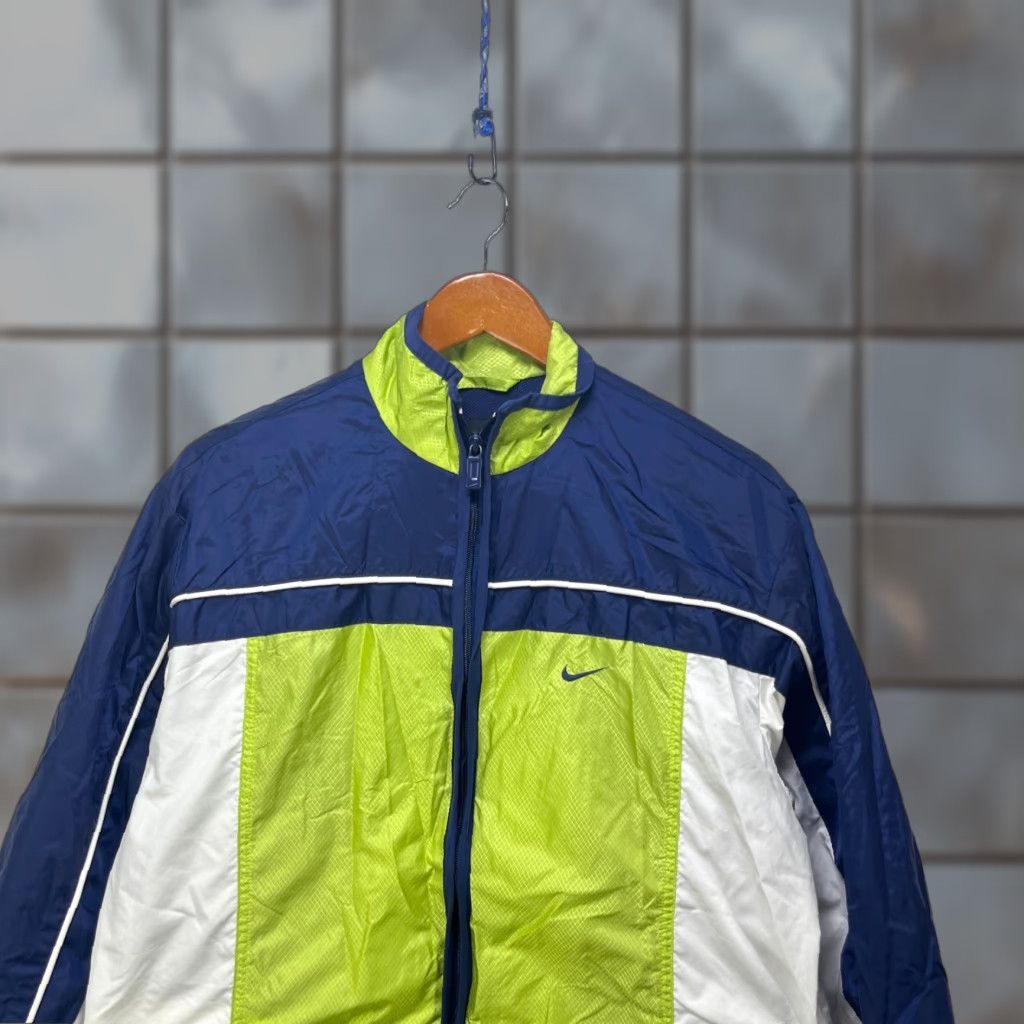 Nike VINTAGE Nike Windbreaker Jacket Womens S Green 90s Hooded Full Zip Regular Size S / US 4 / IT 40 - 1 Thumbnail