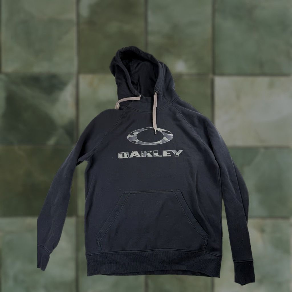 Oakley VINTAGE Oakley Hoodie Mens M Black Camo Graphic Logo Outdoor Casual Pullover Hooded Long Sleeve Crew Neck Size US M / EU 48-50 / 2 - 1 Thumbnail