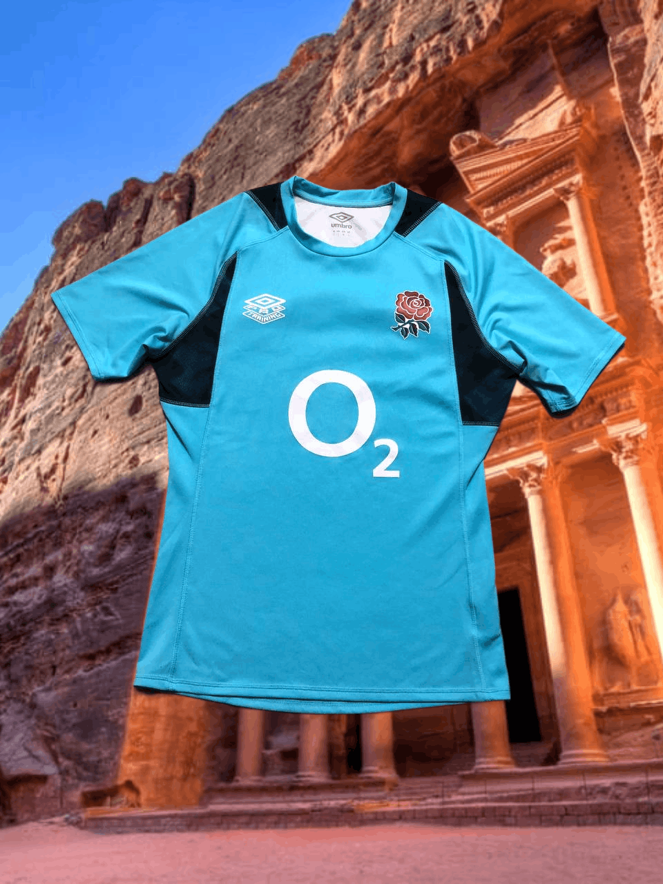 Umbro Umbro Jerseys Vintage T-Shirt logo O2 Y2K Size L Size US L / EU 52-54 / 3 - 1 Thumbnail