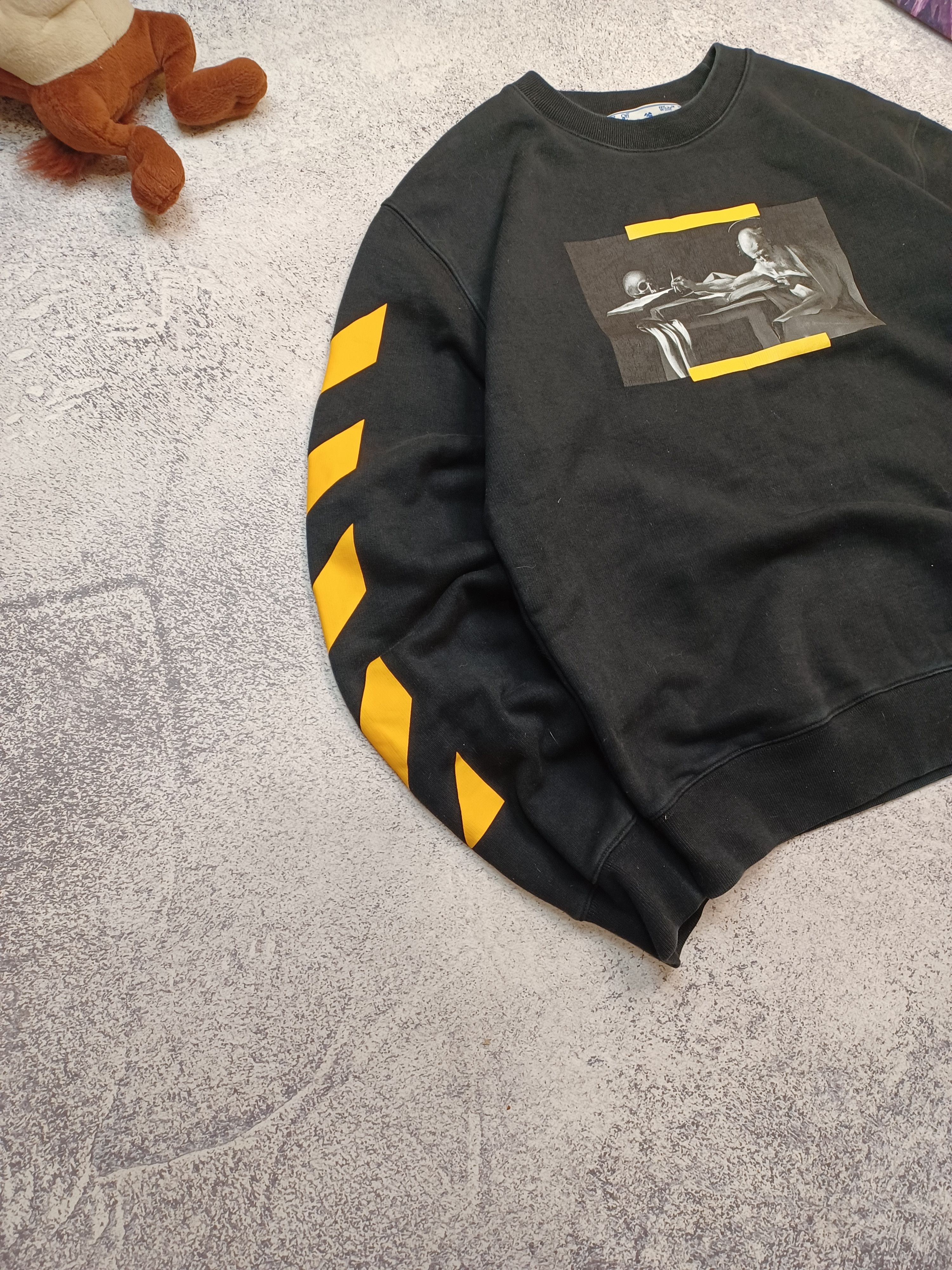 Off-White Off-White Caravaggio Yellow Diagonal Stripe Crewneck Black Size US XL / EU 56 / 4 - 5 Thumbnail