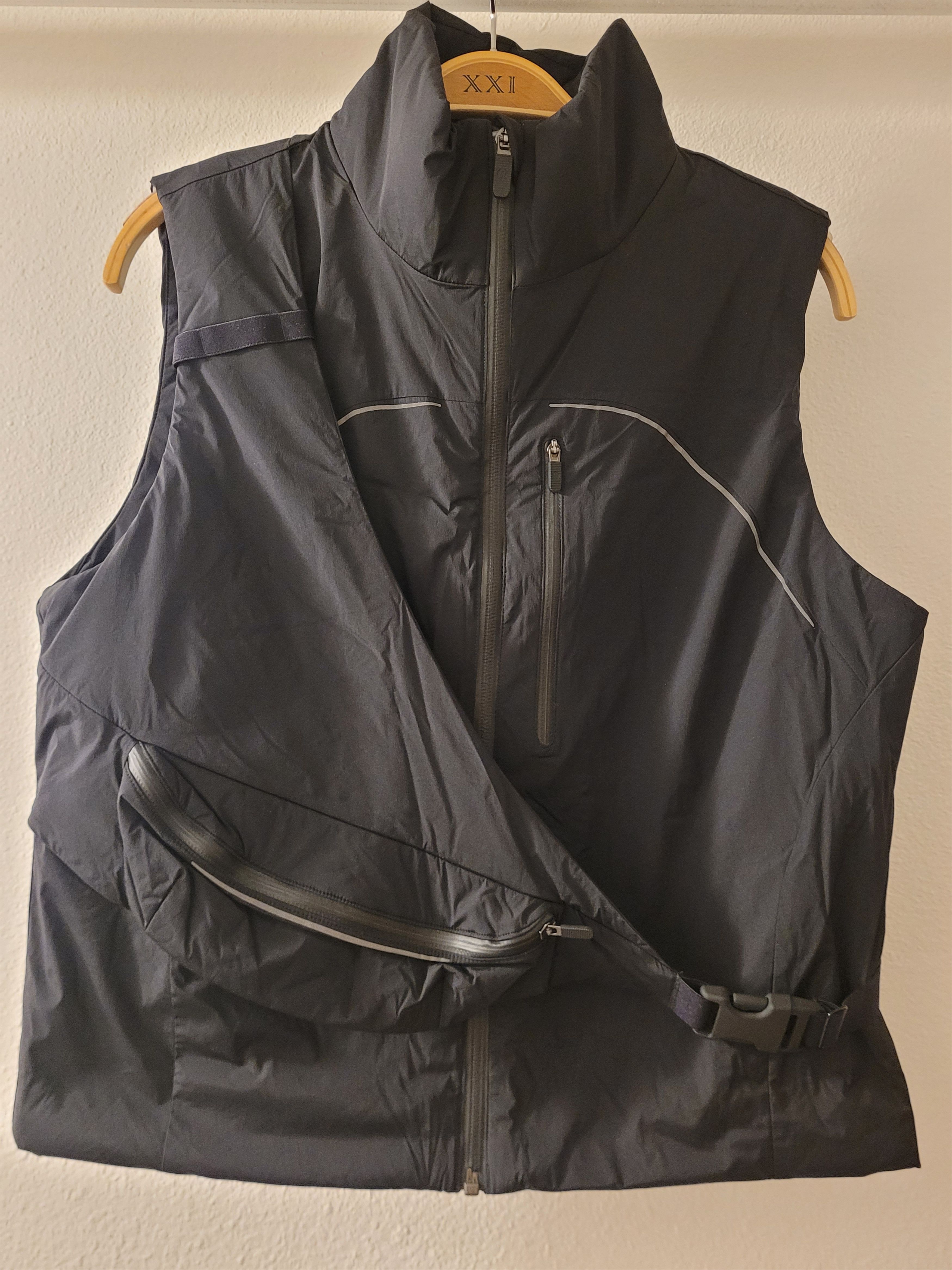 Lululemon Storage Insulated Running Vest In Black