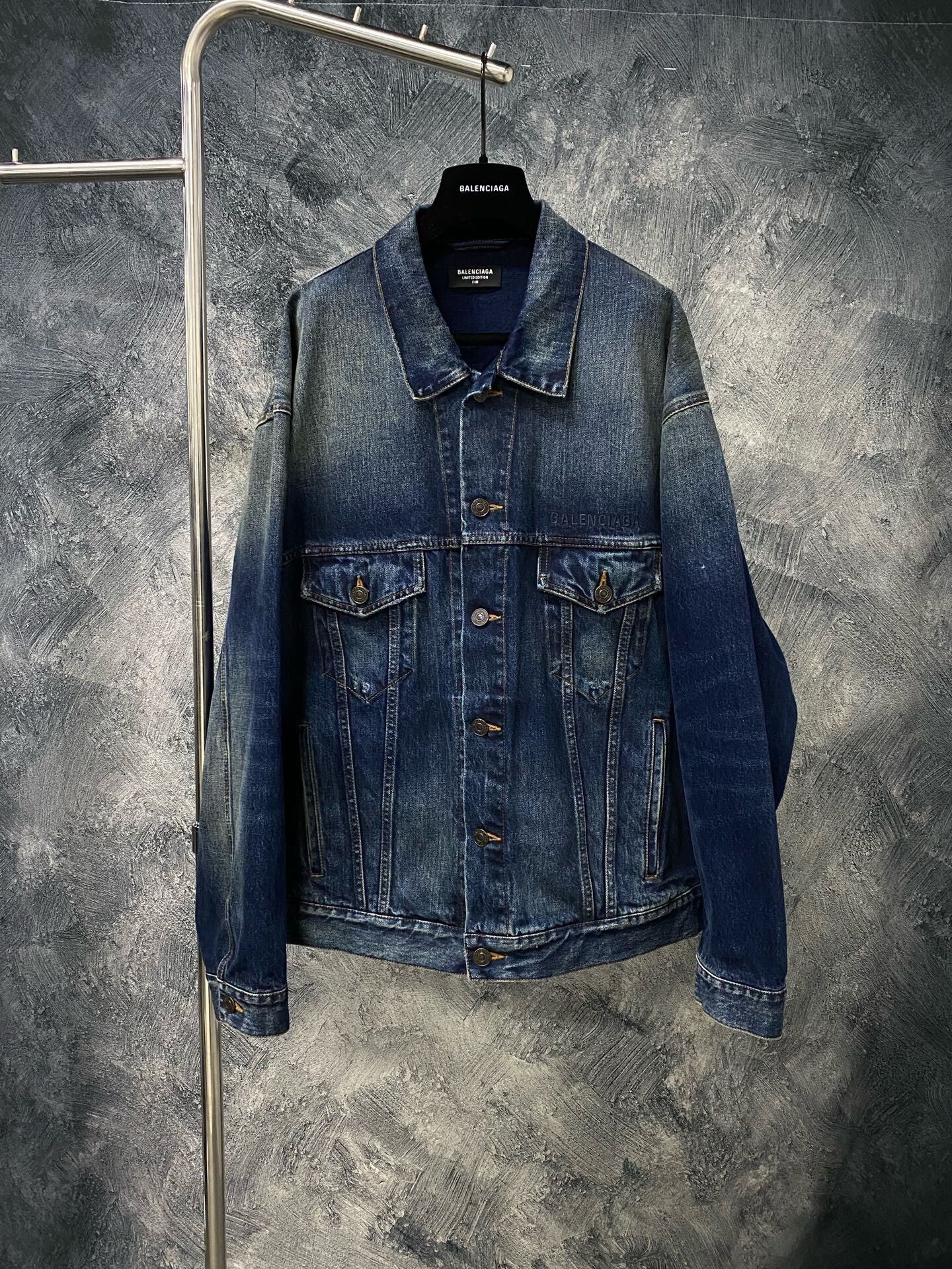 Balenciaga balenciaga limited edition denim jacket Size US XS / EU 42 / 0 - 1 Thumbnail