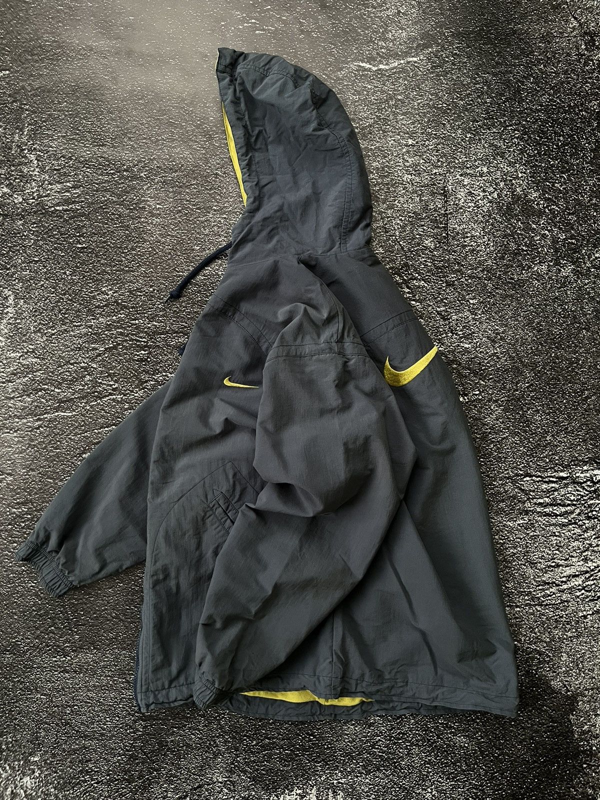 Nike Vintage Nike Y2K Big Swoosh Faded Jacket Size M / US 6-8 / IT 42-44 - 2 Thumbnail