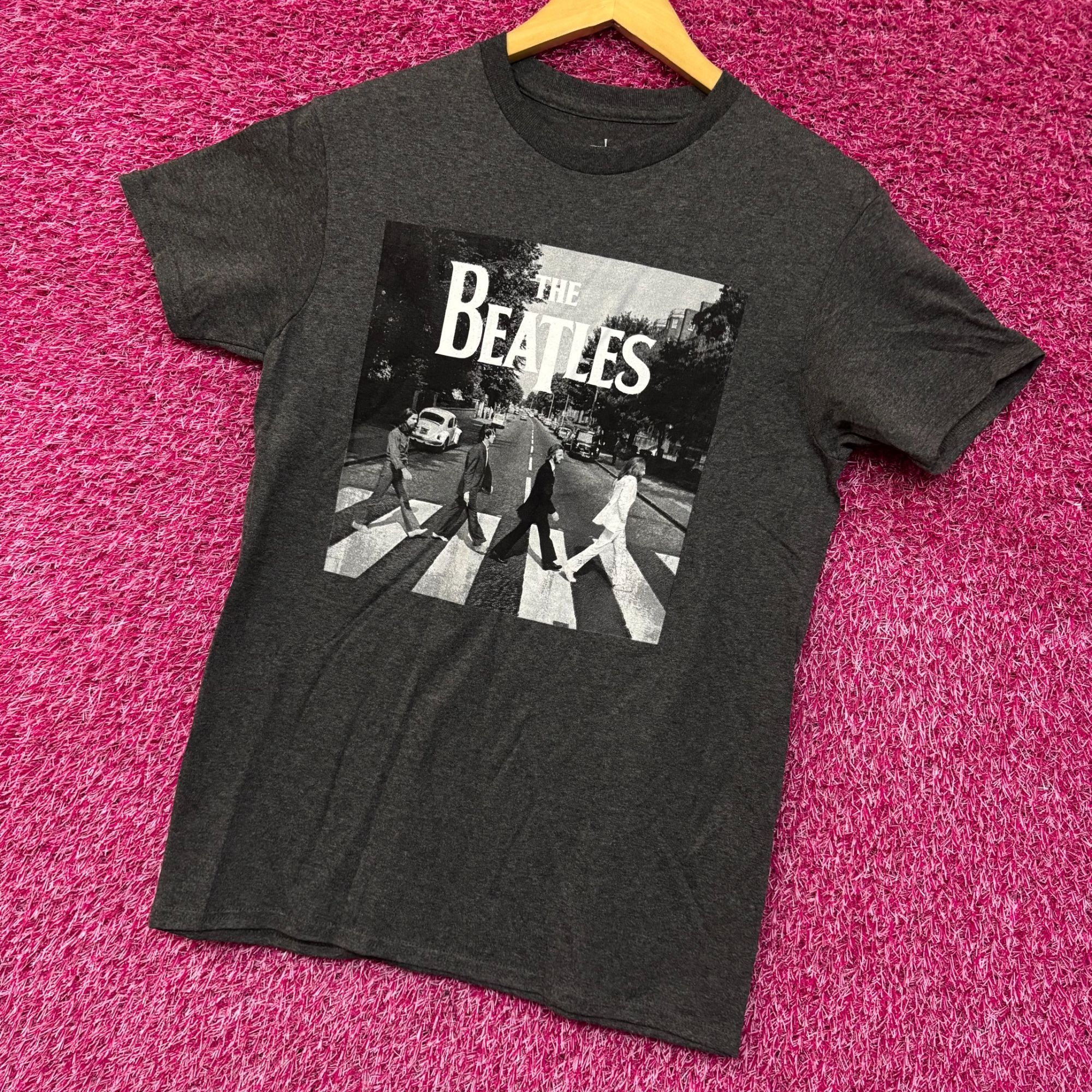 Band Tees The Beatles Abbey Road Crossing Graphic Design T-Shirt Small Size US S / EU 44-46 / 1 - 3 Thumbnail