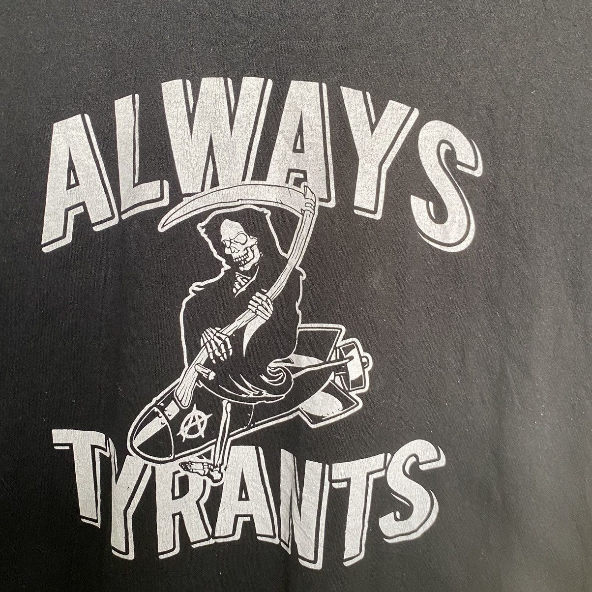 Vintage Thrashed Always Tyrants ERD GRUNGE HOLY GRAIL PUNK TSHIRT Size US L / EU 52-54 / 3 - 3 Thumbnail
