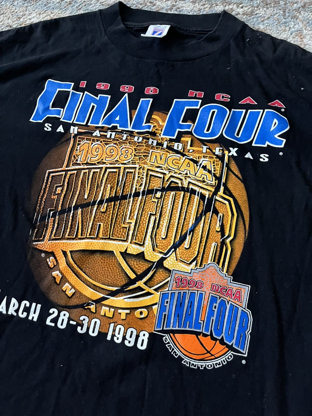 Logo 7 × Vintage Vintage 1998 NCAA Basketball Final Four San Antonio T-shirt Size US XL / EU 56 / 4 - 2 Thumbnail