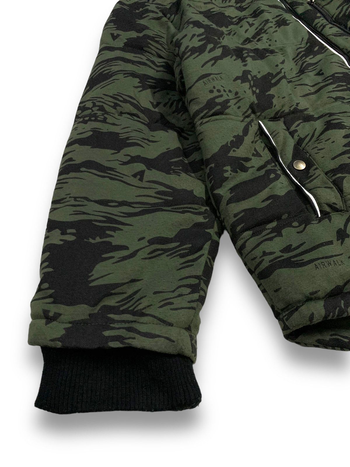Airwalk AIRWALK Camo Padded Puffer Down Jacket Travis Scott Style Size US XXL / EU 58 / 5 - 13 Thumbnail