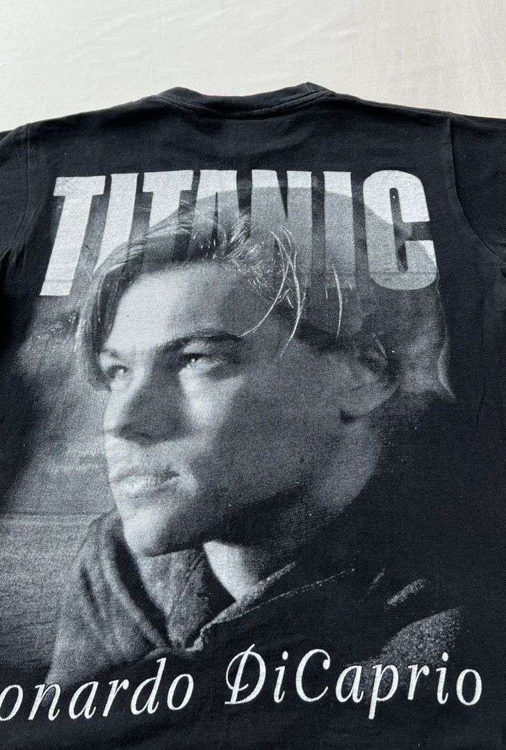 Vintage Vintage 90s Titanic Leonardo Dicaprio Movie Black T-shirt Size US S / EU 44-46 / 1 - 14 Thumbnail