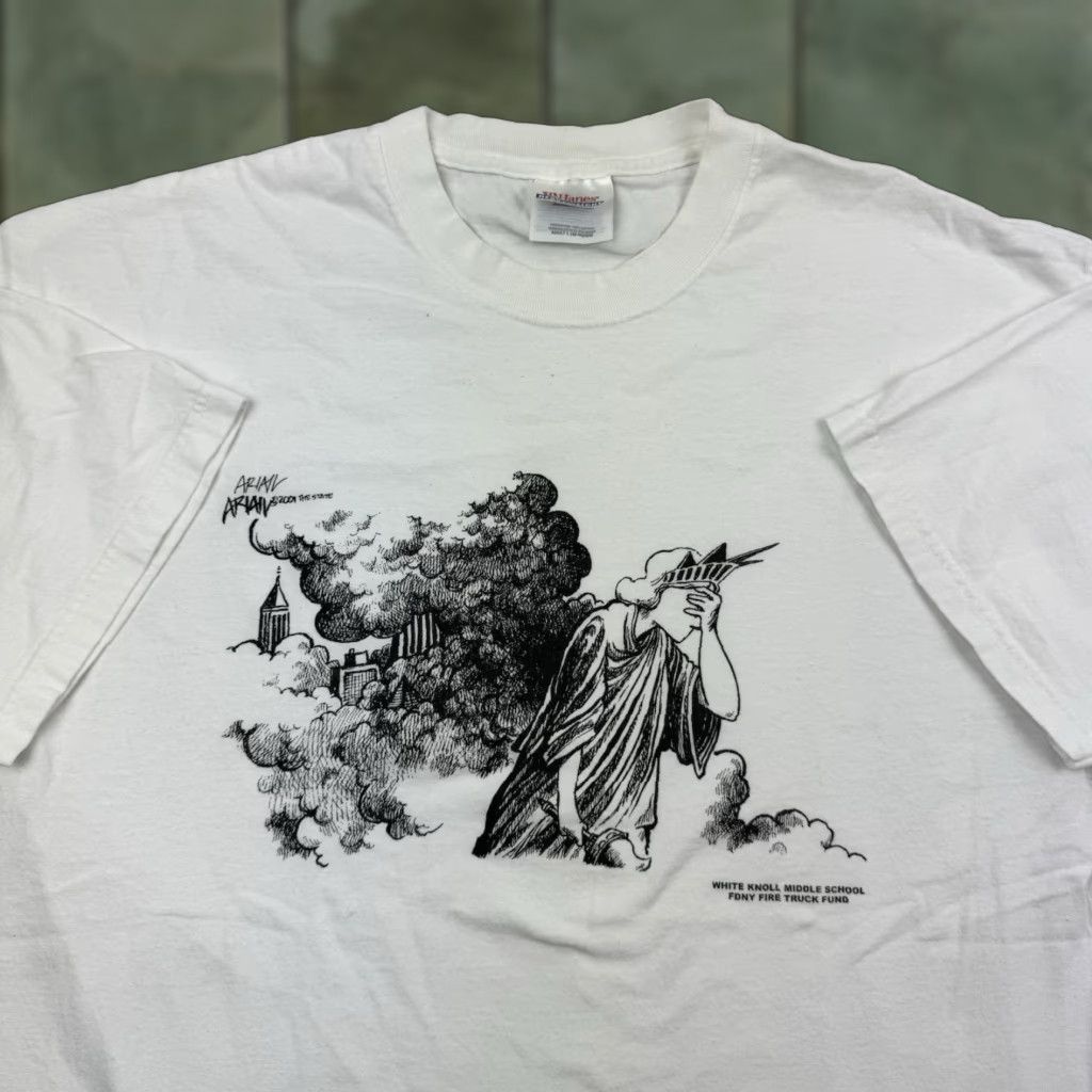 Hanes VINTAGE 9/11 Memorial T Shirt Men Large White Cartoon Statue of Liberty Patriotic USA 90s Size US L / EU 52-54 / 3 - 1 Thumbnail