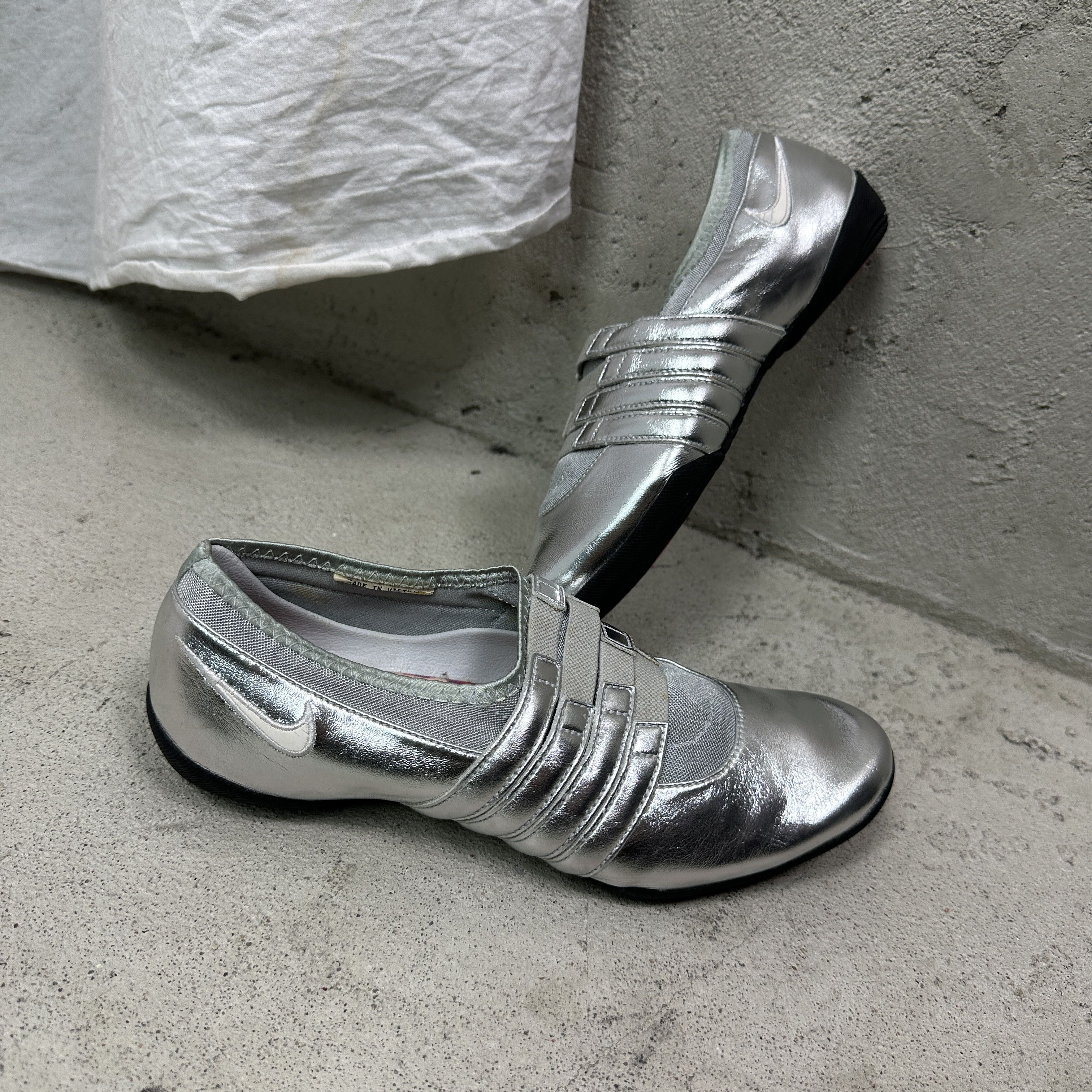 Nike Vintage Leather Sporty Nike Silver Chrome Sneakers 00s Size US 6.5 / IT 36.5 - 4 Thumbnail
