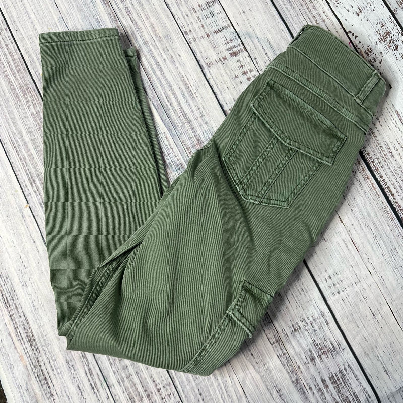 Spanx Spanx Stretch Twill Ankle Cargo Pants Sage Green NWT Sm Size 26" / US 2 / IT 38 - 3 Thumbnail