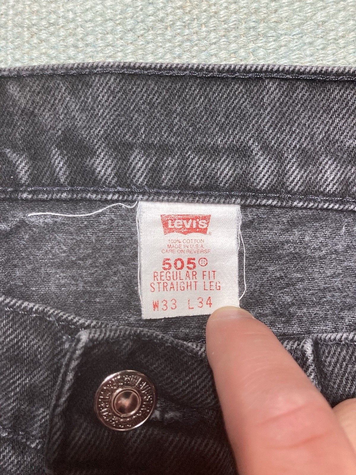 Vintage Levi’s 505 jeans orange tab black denim straight USA 33x33 Size US 33 - 7 Thumbnail