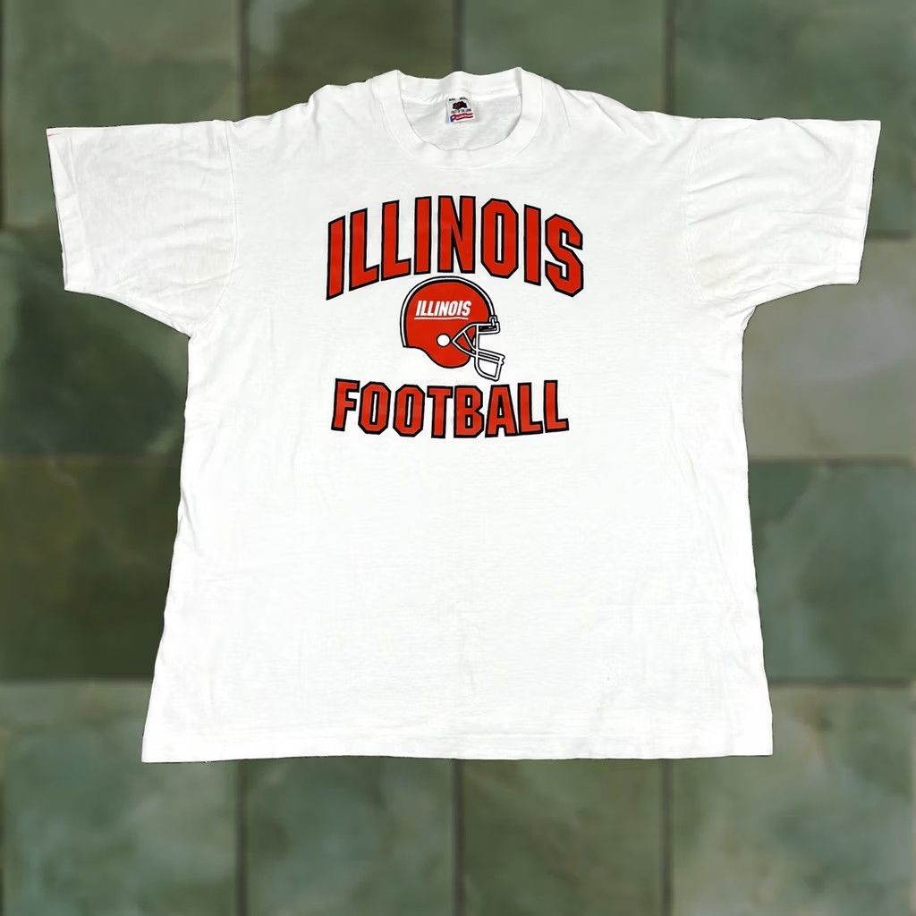 Fruit Of The Loom VINTAGE University Of Illinois Football Graphic White T-Shirt 2XL Mens Shirt Taylor? Size US XXL / EU 58 / 5 - 1 Thumbnail