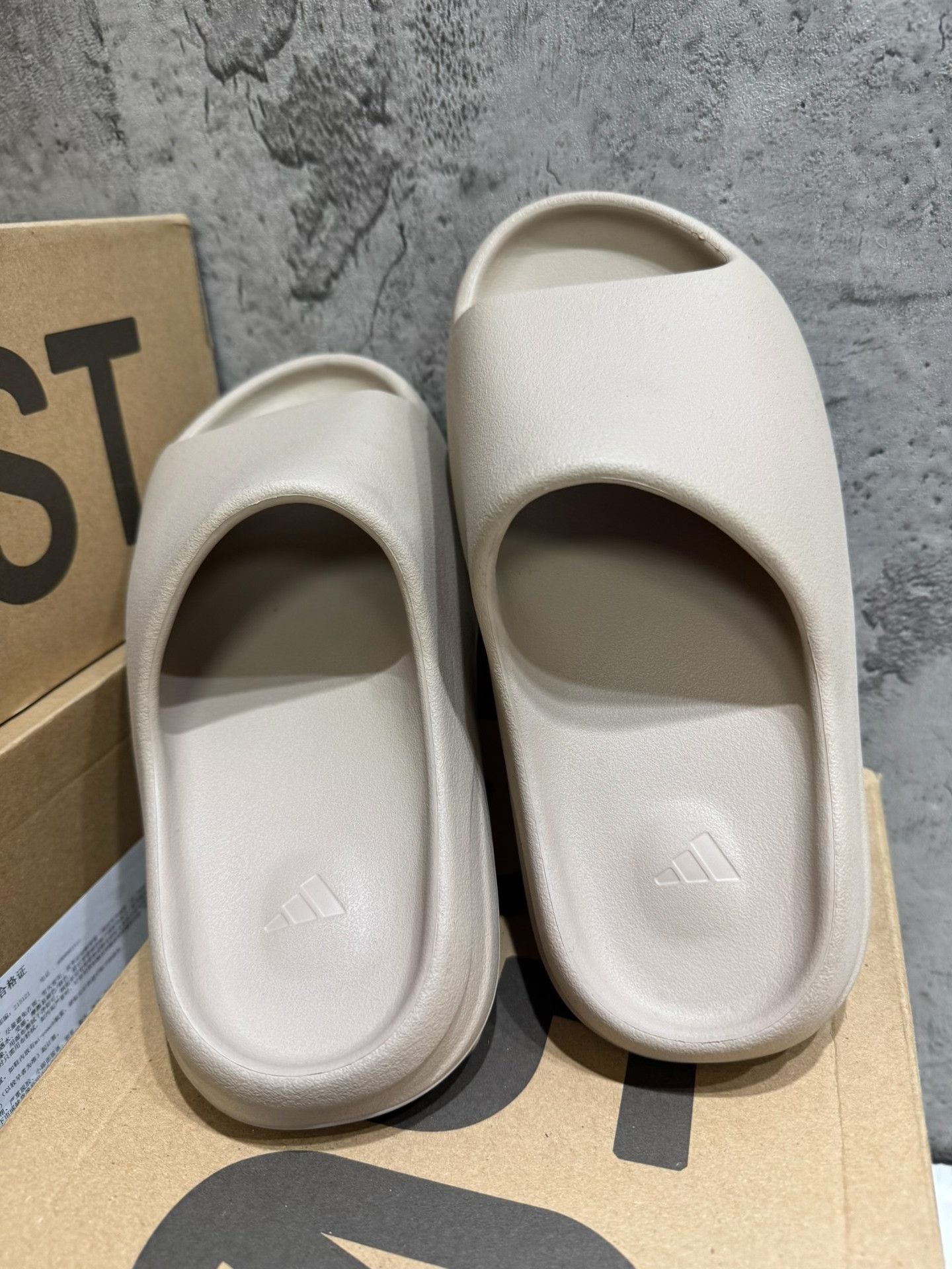 Yeezy Yeezy Brown Lowtop Sneakers 40 Men Size US 7.5 / EU 40-41 - 1 Thumbnail