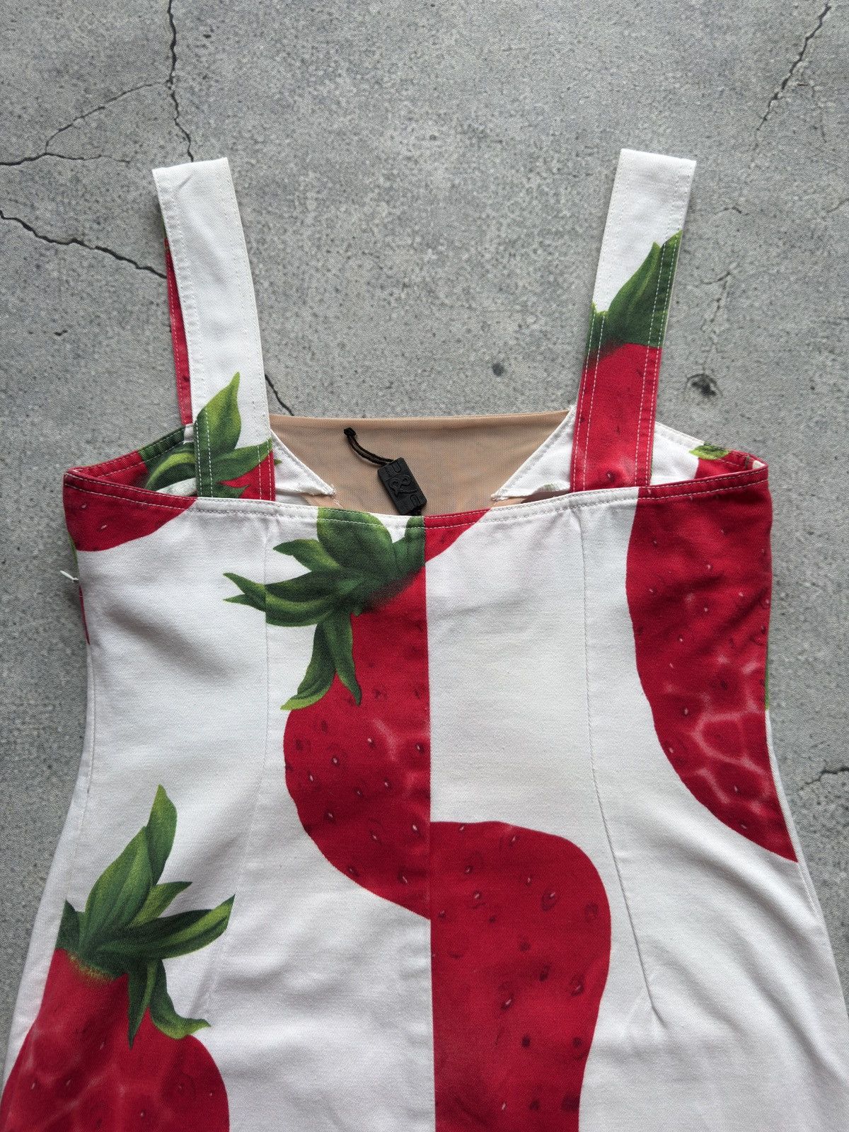 Dolce & Gabbana 🍓 Dolce & Gabbana White Strawberry Dress 💓 Size S / US 4 / IT 40 - 14 Thumbnail