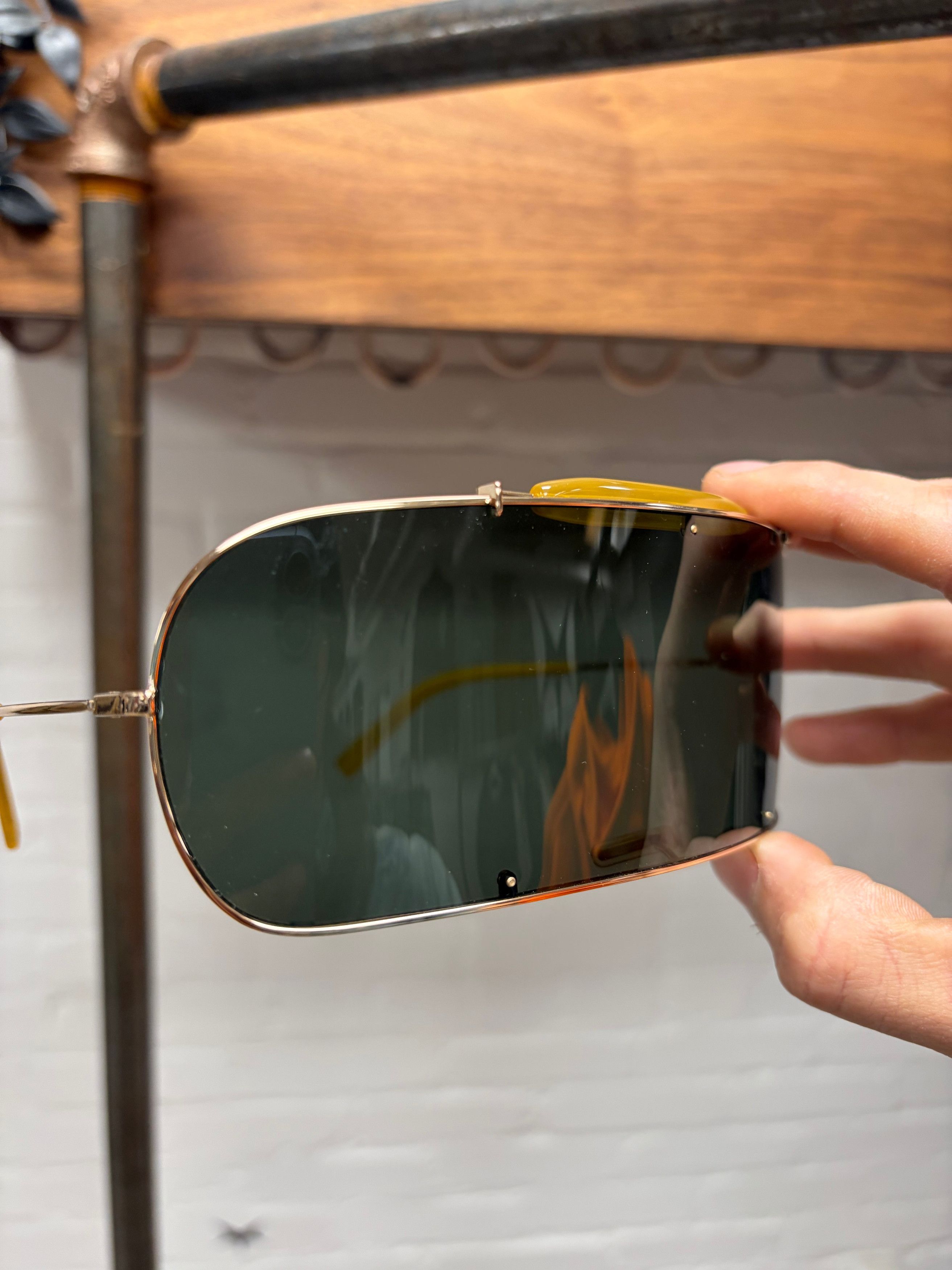 Maison Margiela SS2009 Maison Margiela ‘L’Incognito’ Face Shield Sunglasses Size ONE SIZE - 2 Thumbnail