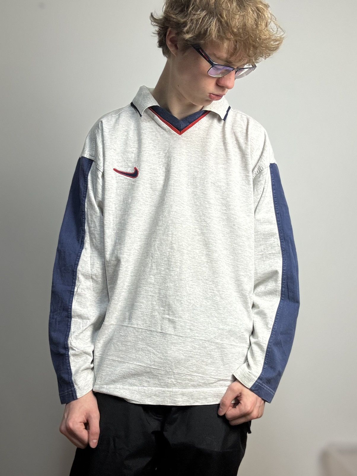 Nike Vintage 90s Nike Swoosh Logo Crewneck Sweatshirt Y2K Size US L / EU 52-54 / 3 - 1 Thumbnail