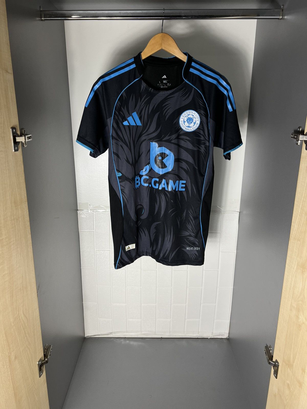 Adidas ADIDAS FC LEICESTER CITY ENGLAND SOCCER JERSEY HOMME 2025 Size US L / EU 52-54 / 3 - 1 Thumbnail