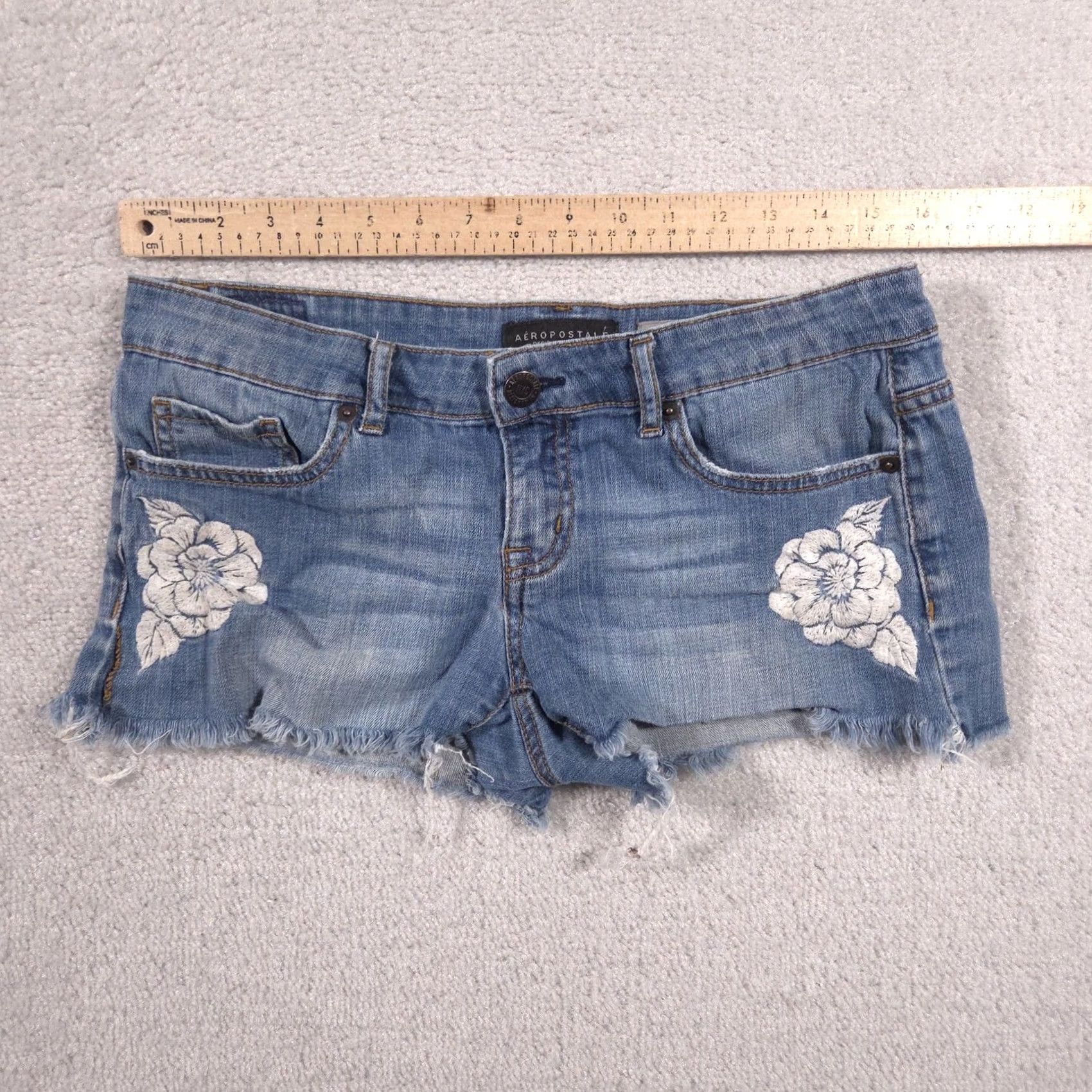 Aeropostale Aeropostale Shorts Womens 6 Blue Denim Embroidered Floral Cutoff Frayed Hem Size 28" / US 6 / IT 42 - 5 Thumbnail