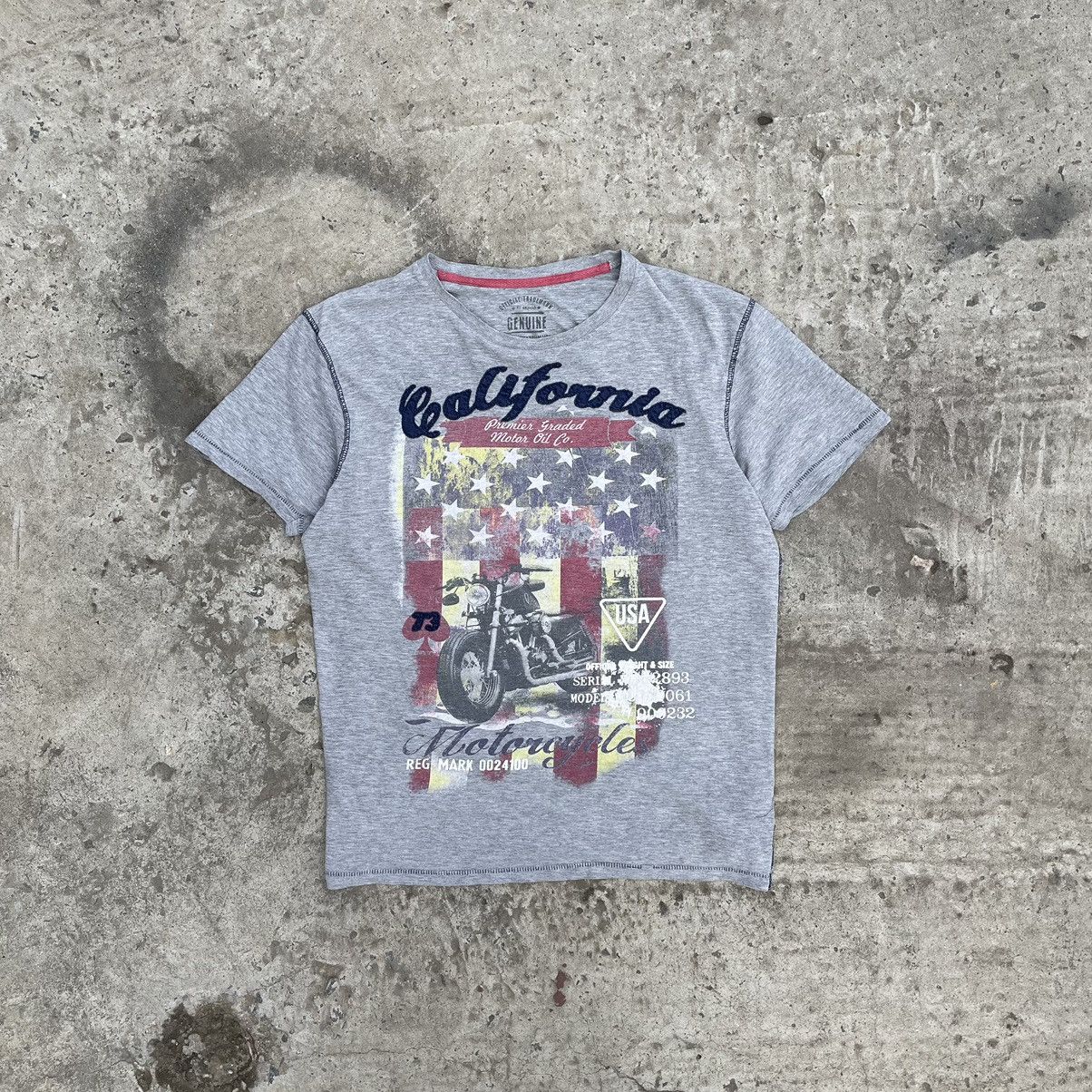 Other Vintage T-shirts Moto Big Logo Motorcycle Style USA 00s Y2K Size US L / EU 52-54 / 3 - 1 Thumbnail