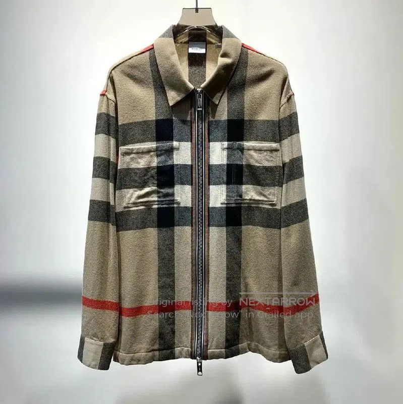 Burberry Burberry Wool Jacket in Khaki with Check Pattern. Size US XL / EU 56 / 4 - 1 Thumbnail