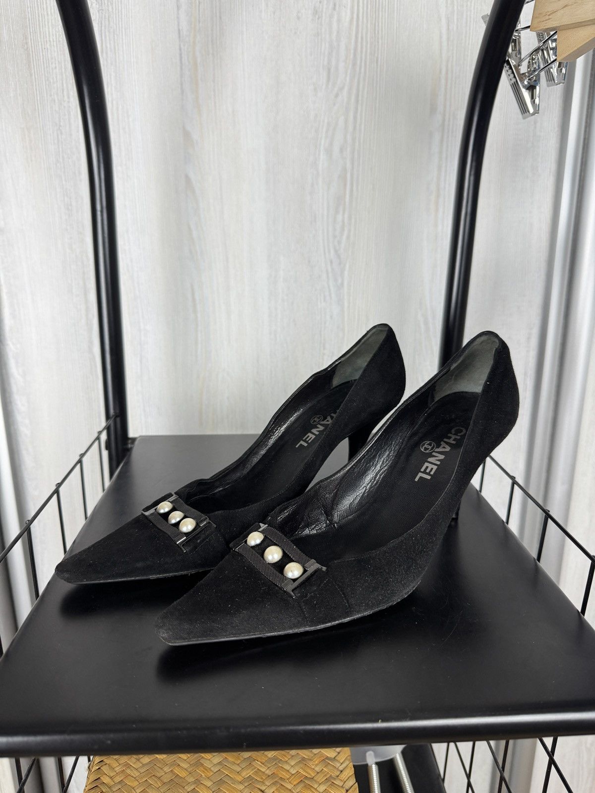 Chanel Chanel black suede leather pearls timeless classic heels Size US 8 / IT 38 - 7 Thumbnail