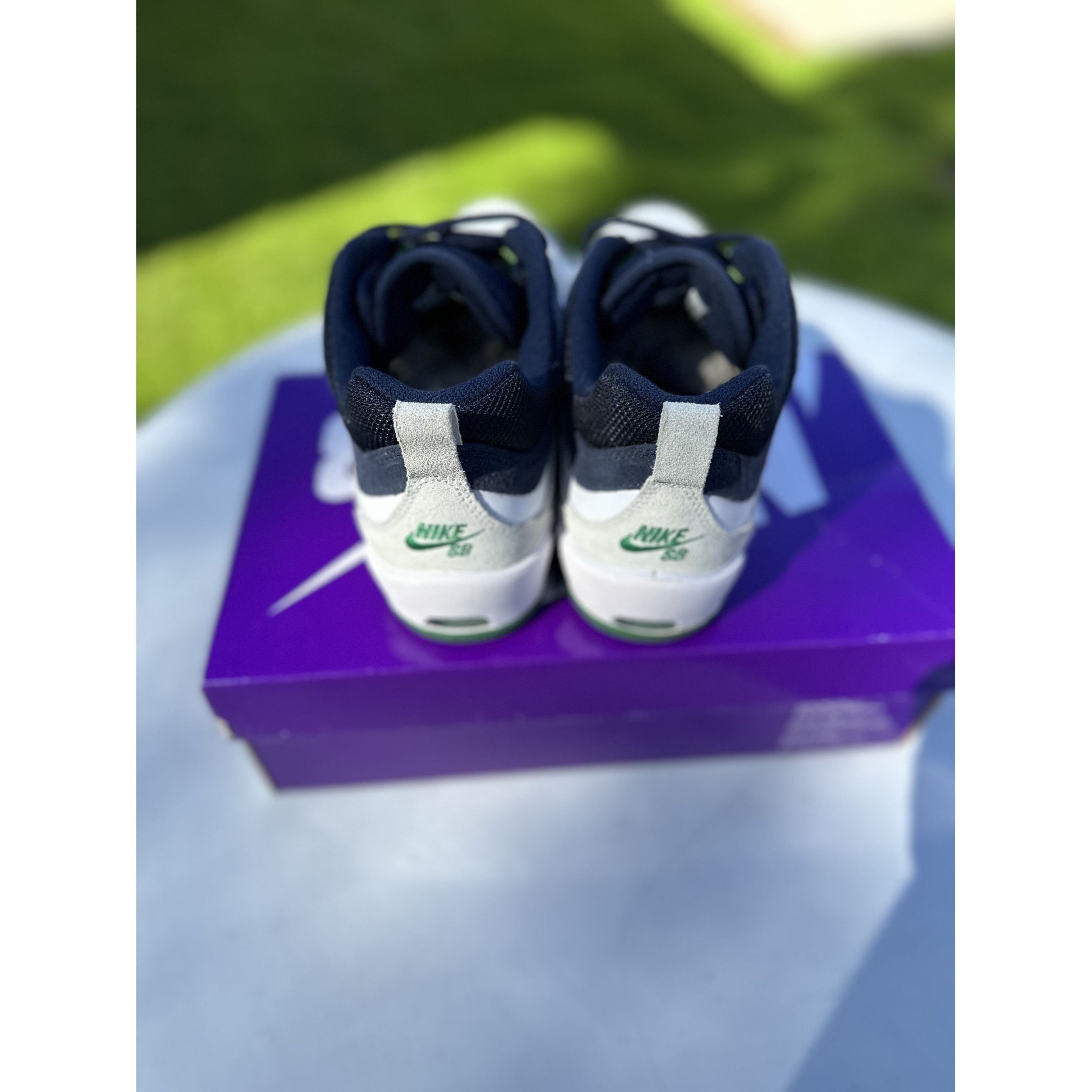 Nike Nike Air Max Ishod - Mens Athletic Shoes (Size 10.5 Mens, 12 Size US 10.5 / EU 43-44 - 4 Thumbnail