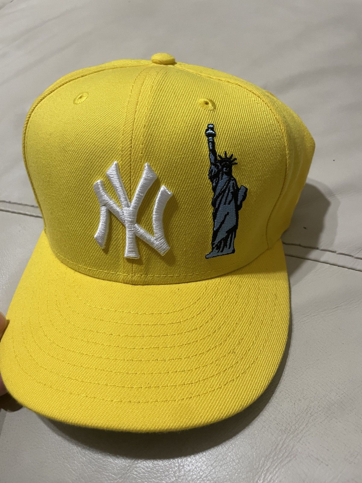 New Era New York Yankees Yellow Hat 7 1/2 Size ONE SIZE - 1 Thumbnail