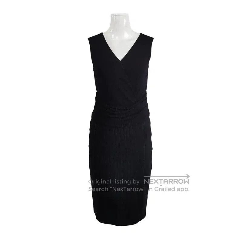 MaxMara Elegant Knitted Dress in Deep Blue .