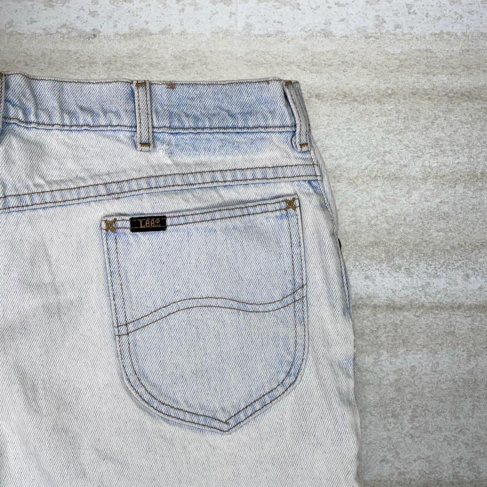 Lee Vintage 90s Lee Jean Shorts 34x11 Relaxed Fit Light Wash Size US 34 / EU 50 - 3 Thumbnail
