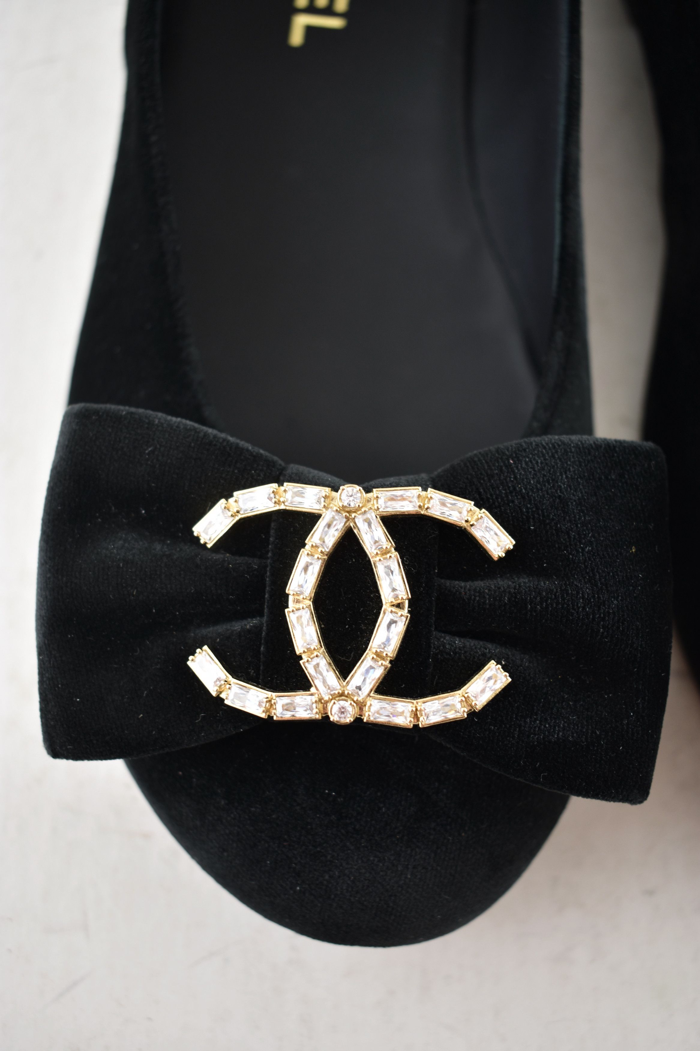 Chanel Chanel 24K Velvet Crystal CC Bow AnkleStrap Ballet Flat 36.5 Size US 6.5 / IT 36.5 - 15 Thumbnail